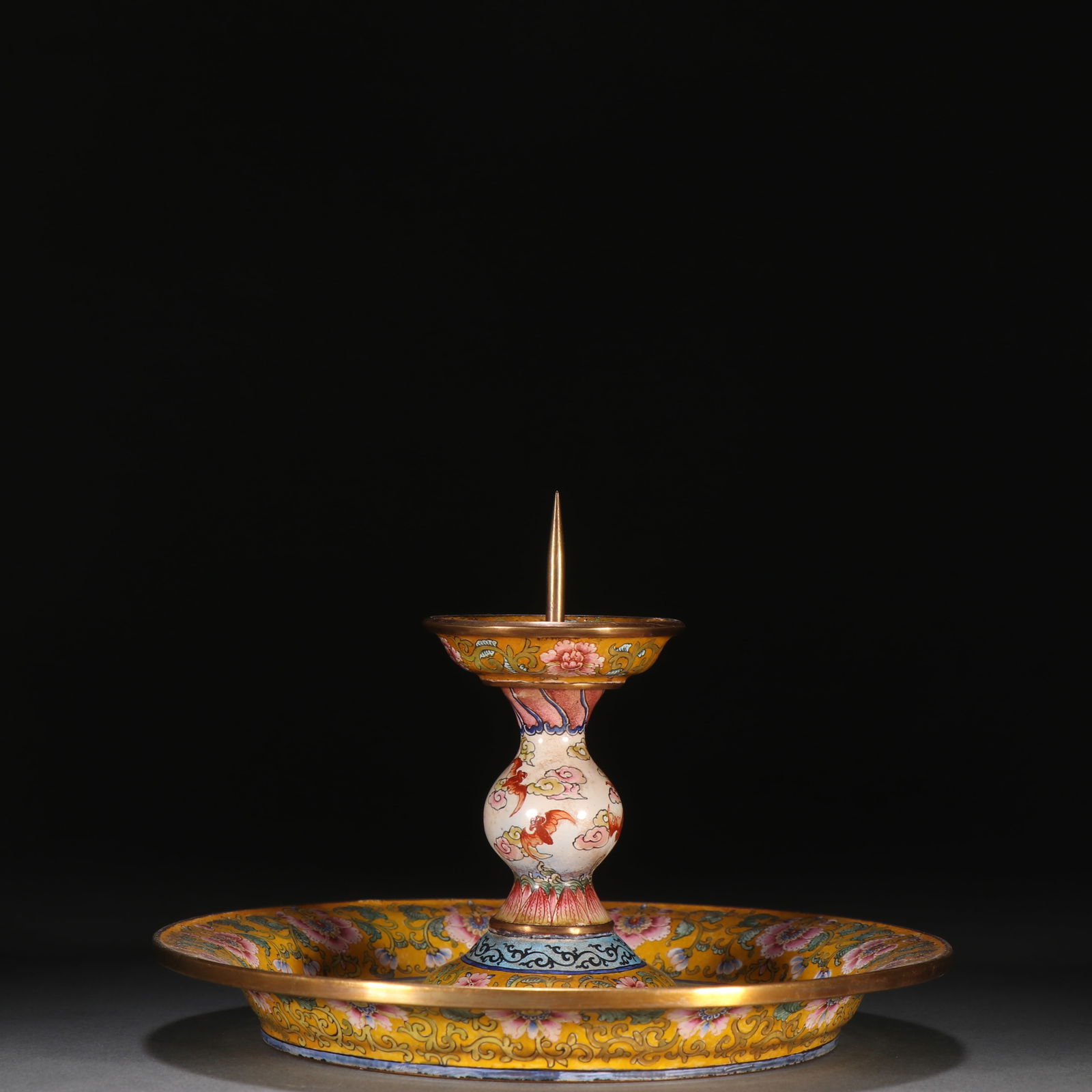 A BRONZE-BODIED PAINTED-ENAMEL INTERTWINED-FLOWER PATTERNED CANDLESTICK: Bronze-bodied painted-enamel intertwined-flower patterned candlestick