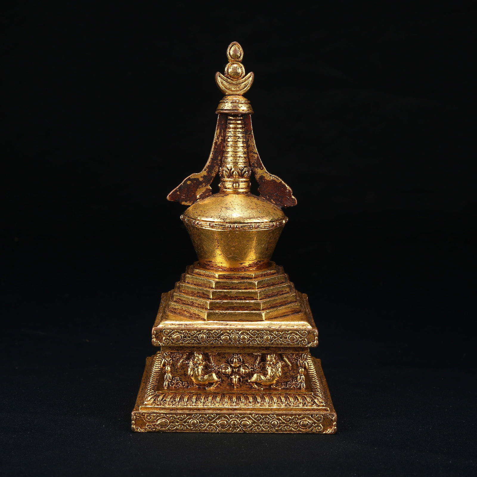 A GILT BRONZE STUPA (1 of 9)
