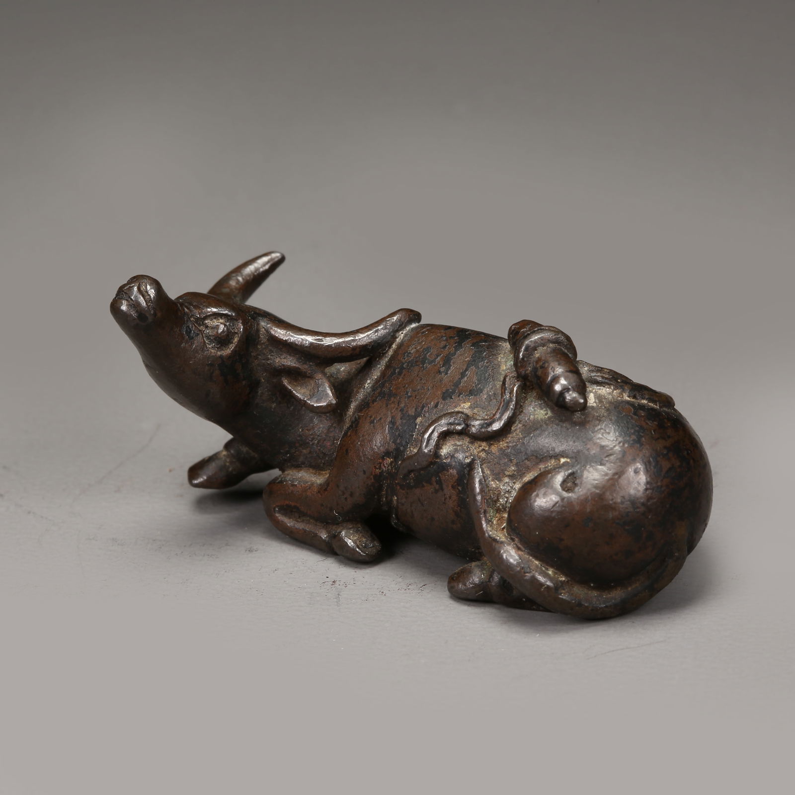 A BRONZE WATER BUFFALO PAPERWEIGHT: Bronze Water Buffalo Paperweight