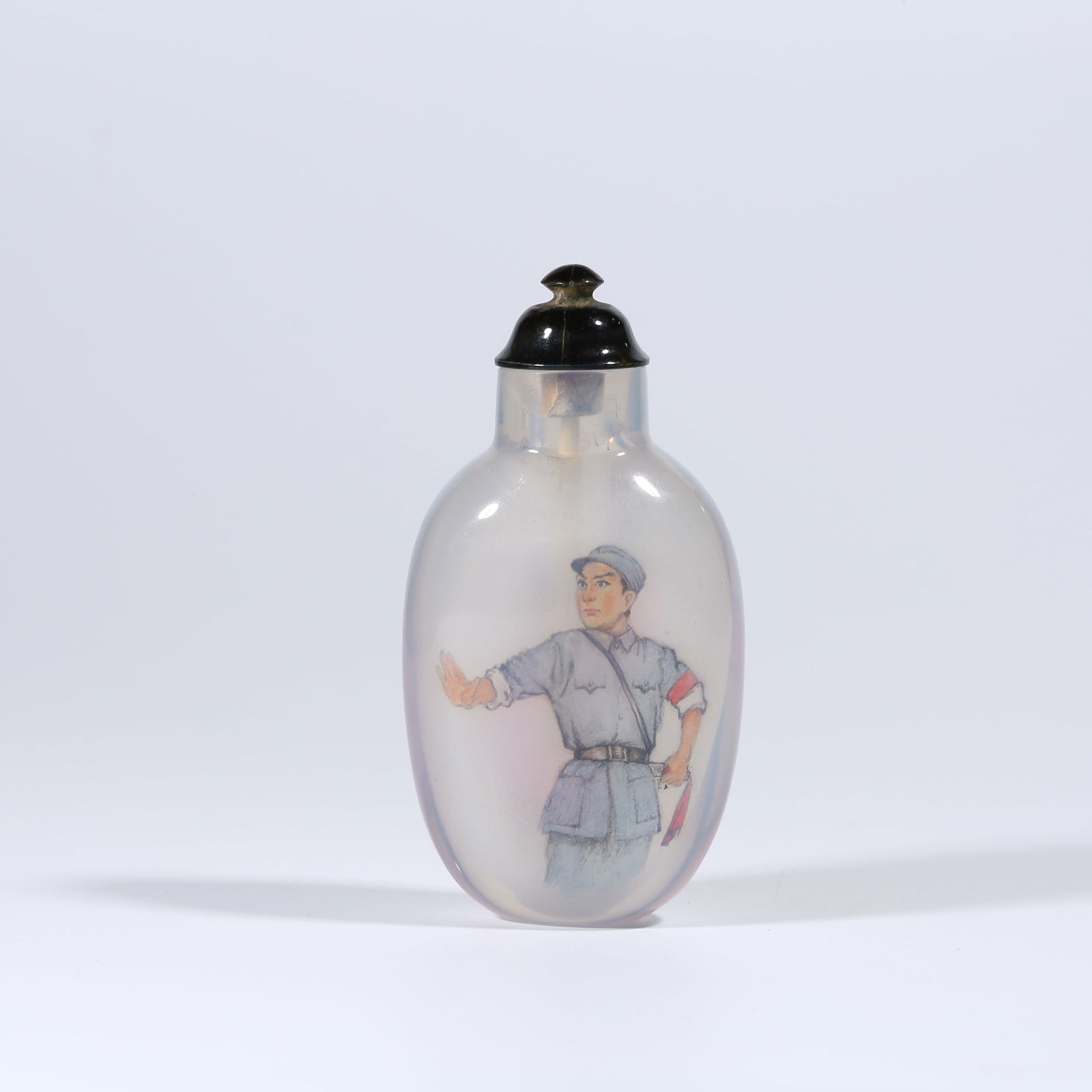 A INSIDE-PAINTED AGATE SNUFF BOTTLE WITH FIGURES (1 of 9)