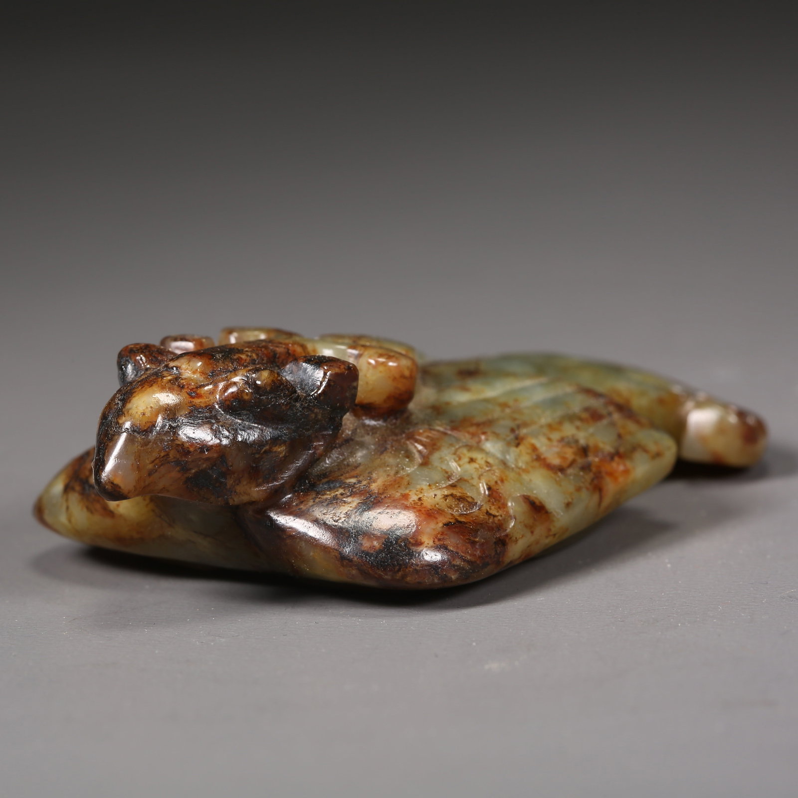 A ANCIENT JADE BIRD: Ancient jade bird
