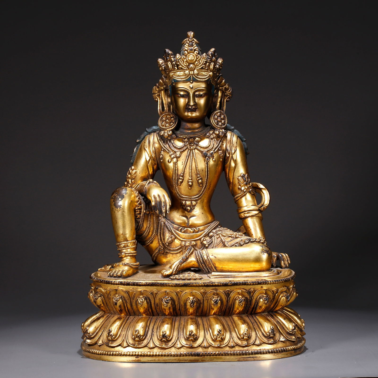 A GILT BRONZE STATUE OF SEATED AVALOKITESHVARA: Gilt Bronze Statue of Seated Avalokiteshvara