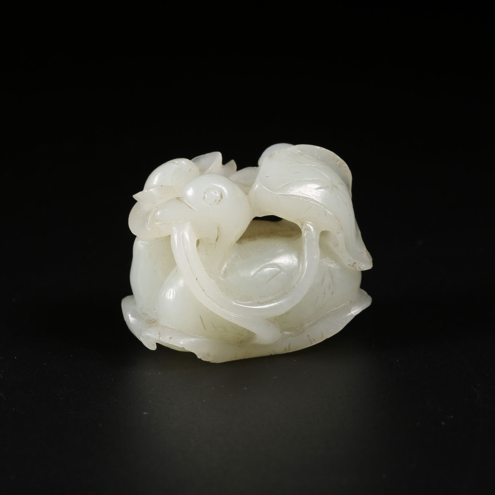 A HETIAN WHITE JADE MANDARIN DUCKS PLAYING AMONG LOTUS FIGURINE: Hetian white jade mandarin ducks playing among lotus figurine