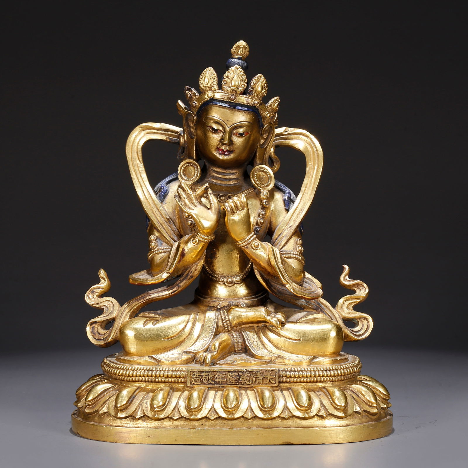 A GILT BRONZE BUDDHA STATUE: Gilt Bronze Buddha Statue