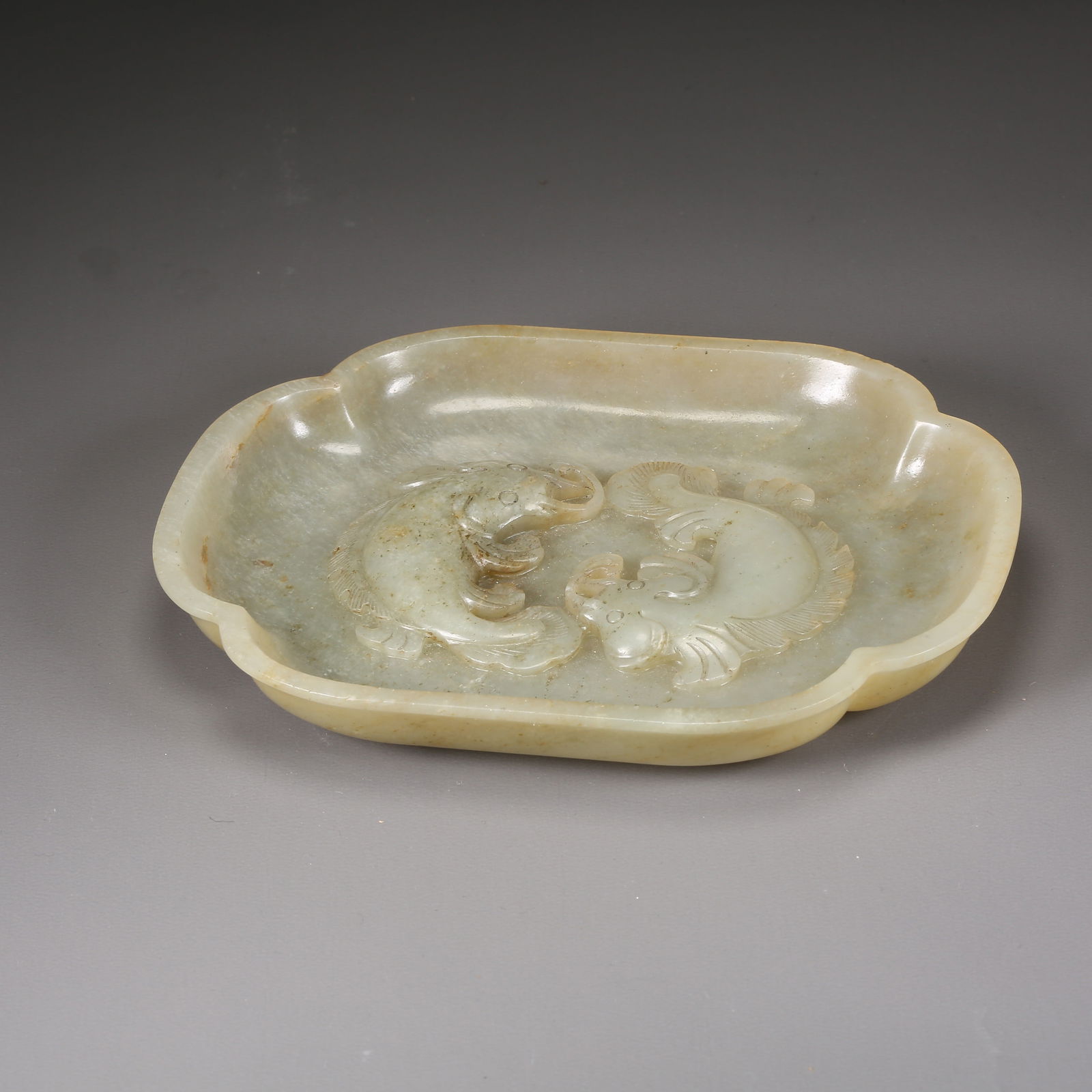 A HETIAN JADE TWIN-FISH BEGONIA-SHAPED BRUSH WASHER: Hetian jade twin-fish begonia-shaped brush washer