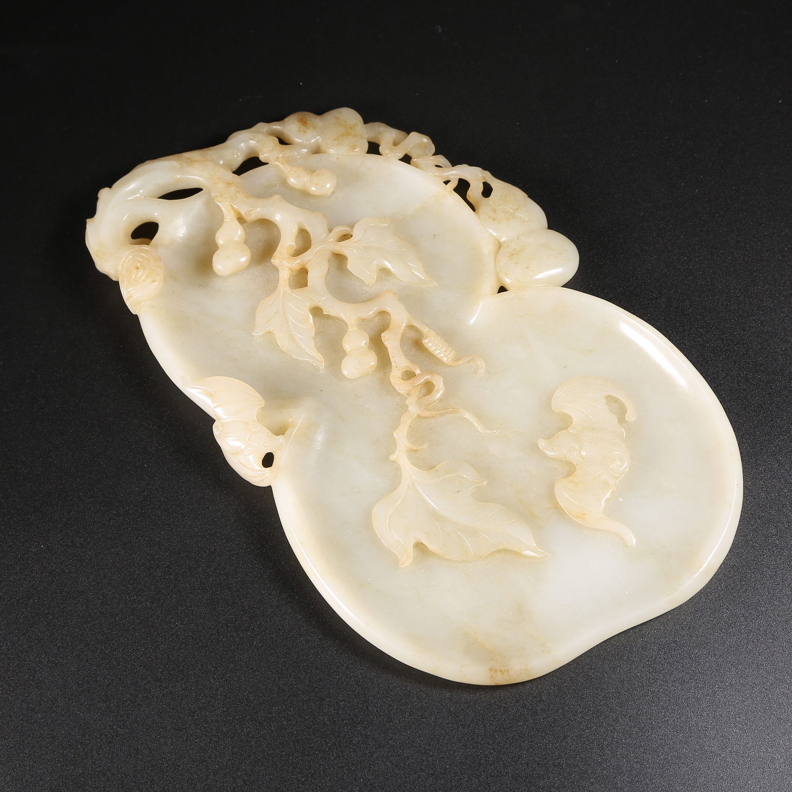 A HETIAN WHITE JADE "FORTUNE AND PROSPERITY FOR TEN THOUSAND GENERATIONS" GOURD-SHAPED WATER: Hetian white jade "Fortune and Prosperity for Ten Thousand Generations" gourd-shaped water container