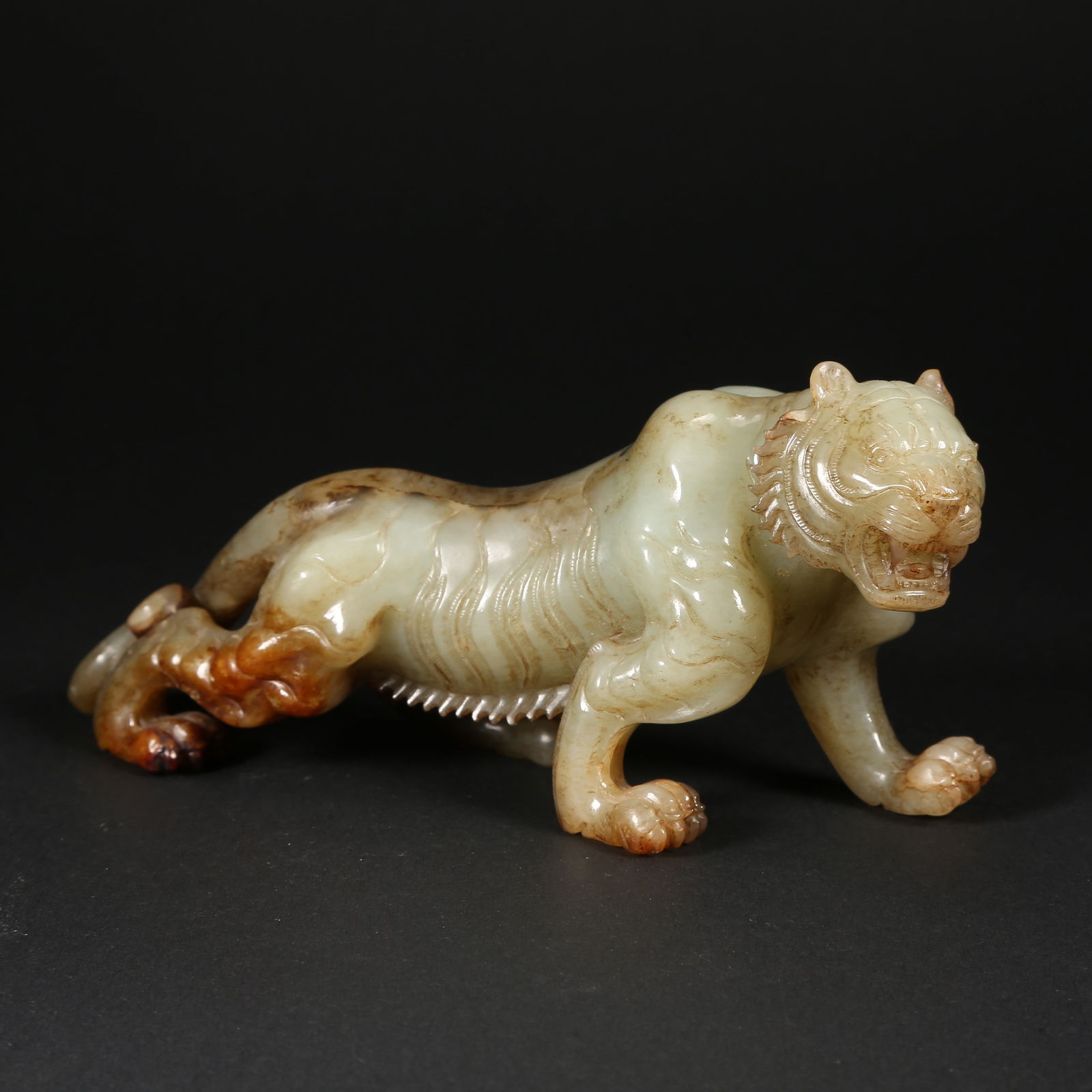 A HETIAN JADE TIGER PALM PIECE: Hetian jade tiger palm piece