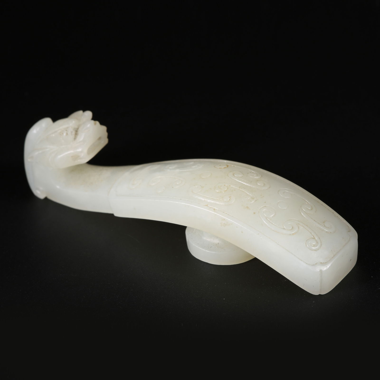 A HETIAN JADE DRAGON-HEAD BELT HOOK: Hetian jade dragon-head belt hook