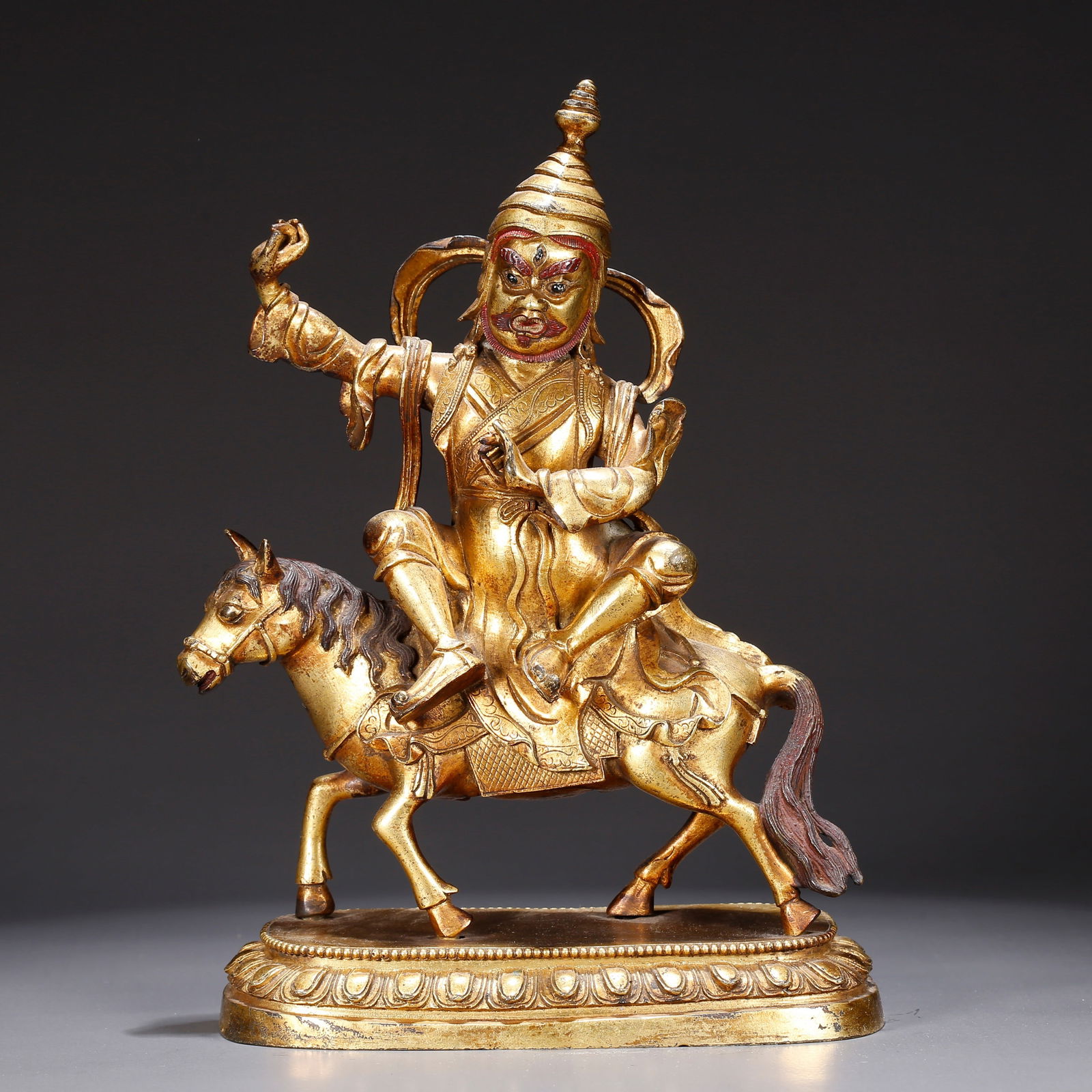 A GILT BRONZE BUDDHA STATUE: Gilt Bronze Buddha Statue