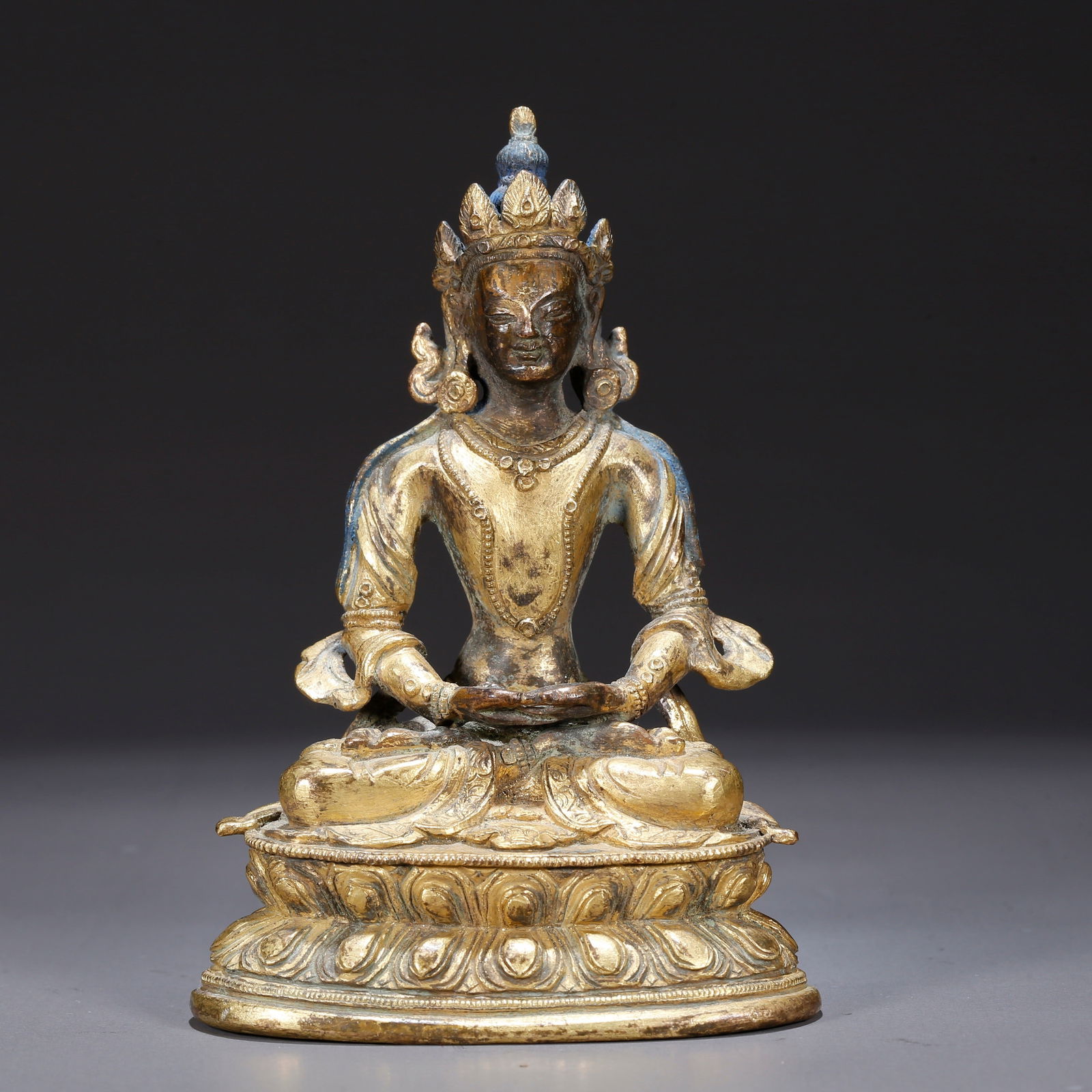 A GILT BRONZE BUDDHA STATUE (1 of 9)
