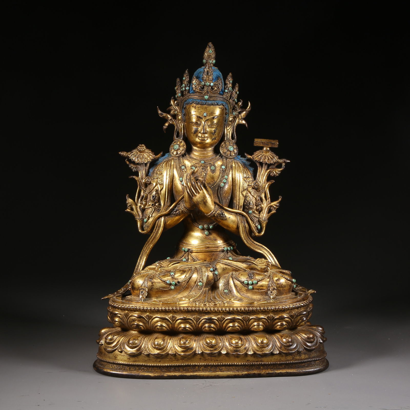 A GILT-BRONZE STATUE OF MAÑJU?R? IN THE SÖNAM GYALTSEN STYLE, TEACHING: Gilt-bronze statue of Manjus+C1244ri in the Sönam Gyaltsen style, teaching