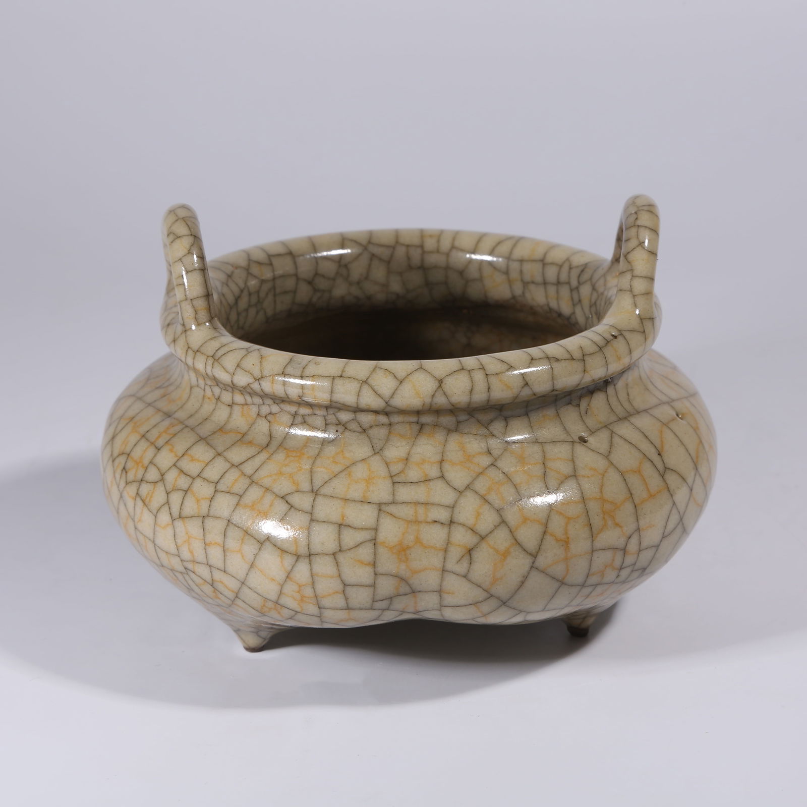 A GE KILN TRIPOD CENSER WITH SOARING HANDLES: Ge Kiln Tripod Censer with Soaring Handles