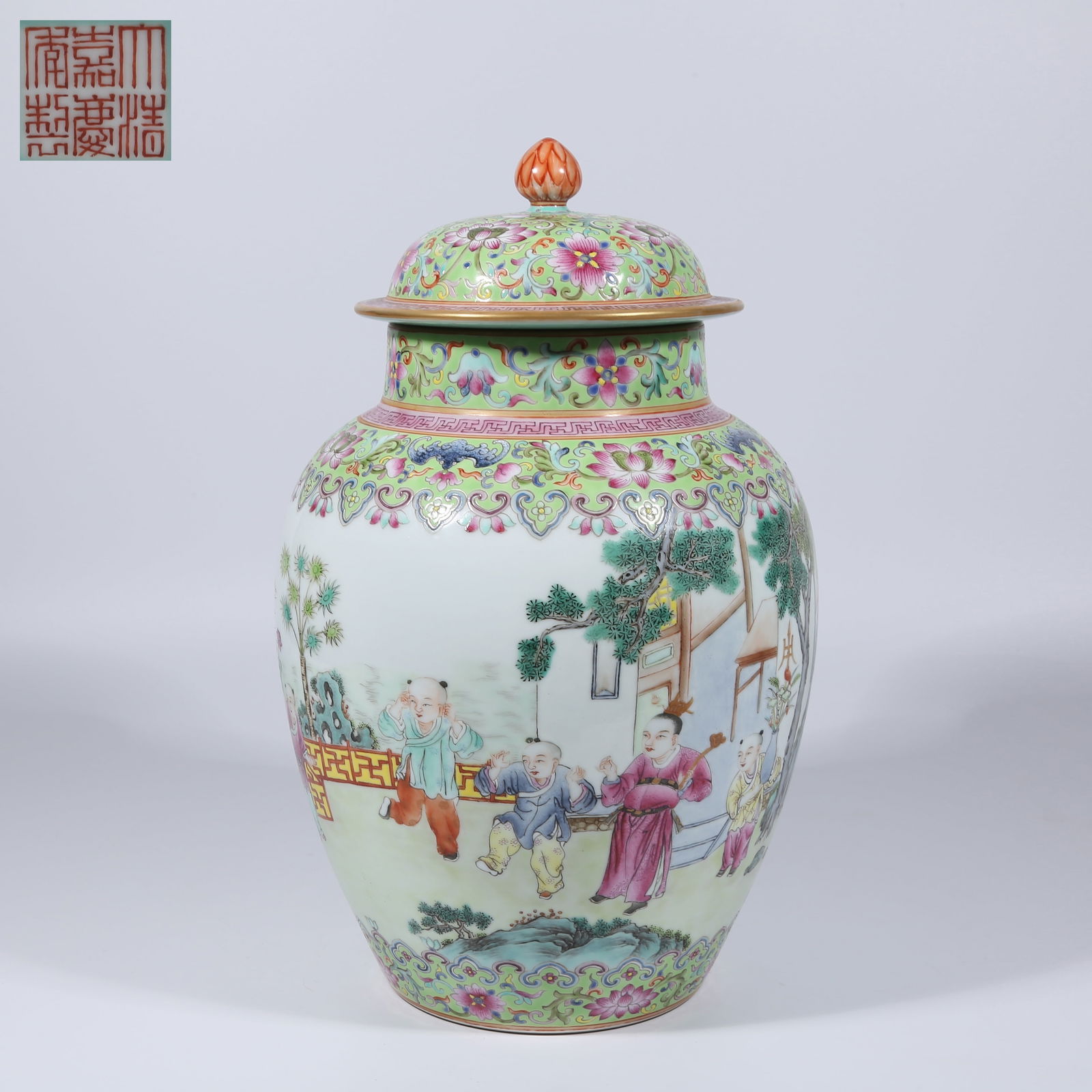 A TURQUOISE-GROUND FAMILLE ROSE COVERED JAR WITH OPENWORK PANELS OF COURTYARD CHILDREN-AT-PLAY SCENE (1 of 9)