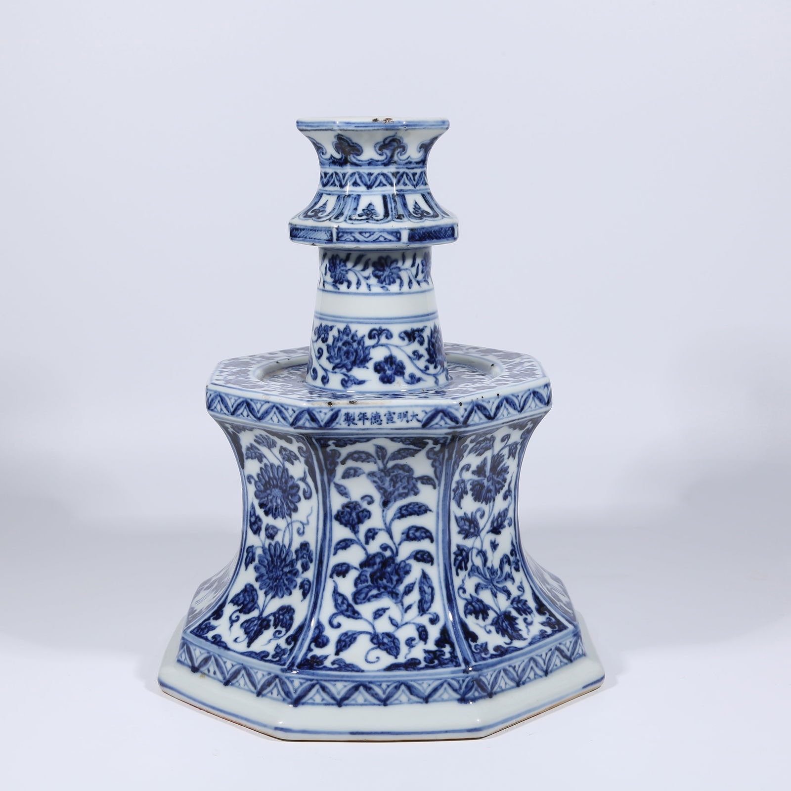 A BLUE AND WHITE CANDLESTICK WITH ENTWINED FLORAL DESIGN (1 of 9)