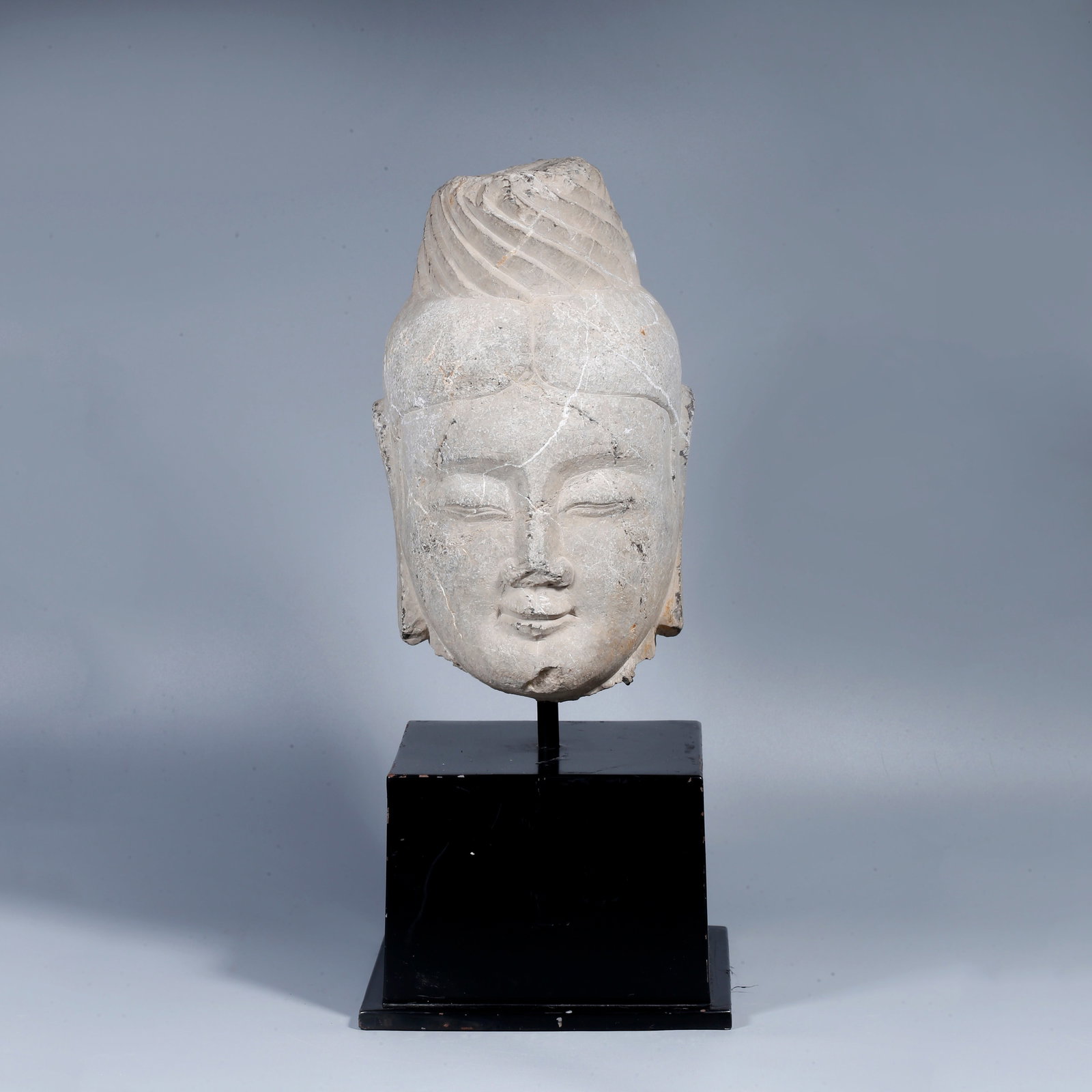 A STONE BUDDHA HEAD: Stone Buddha head