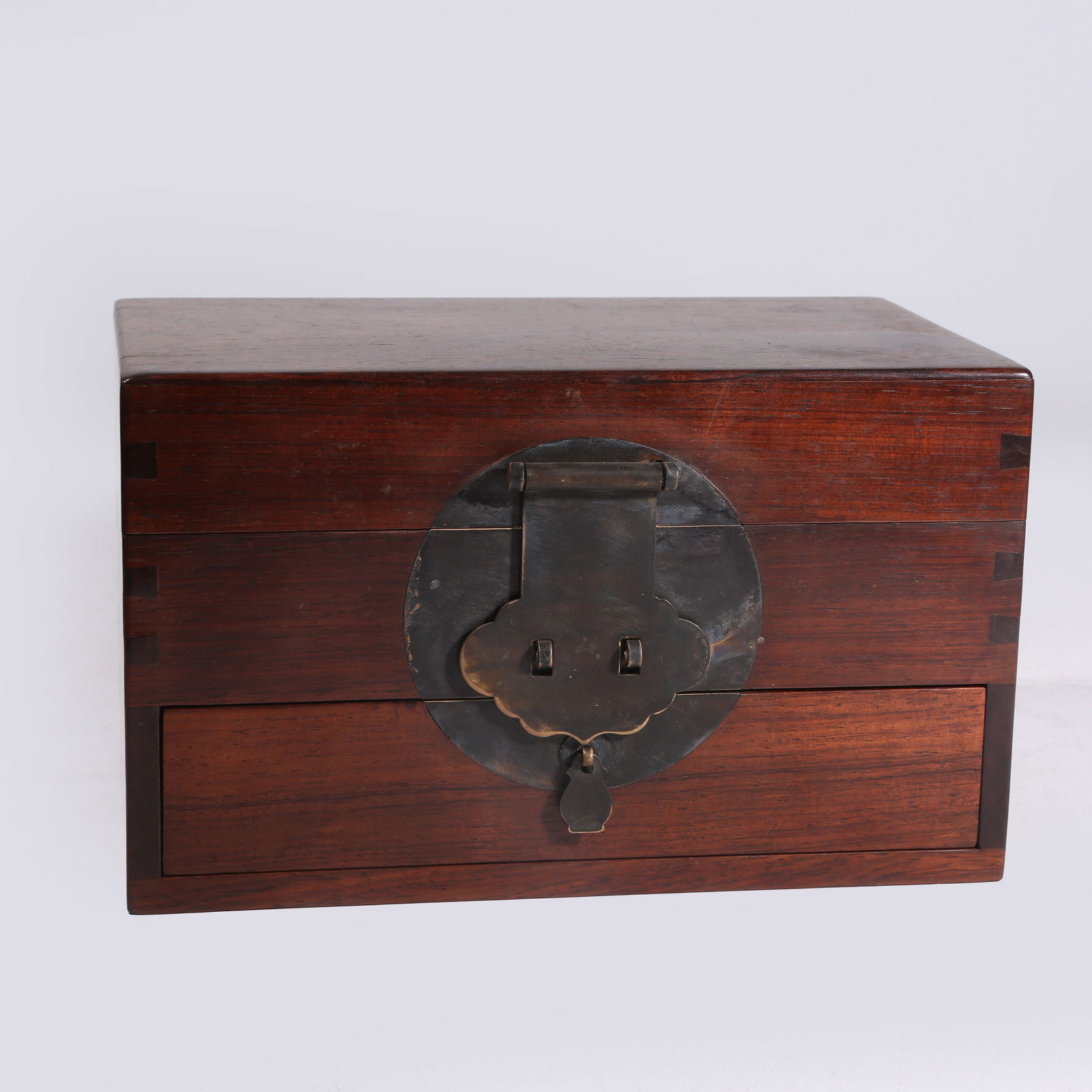 A HUANGHUALI WOOD SQUARE COVERED CHEST (1 of 9)