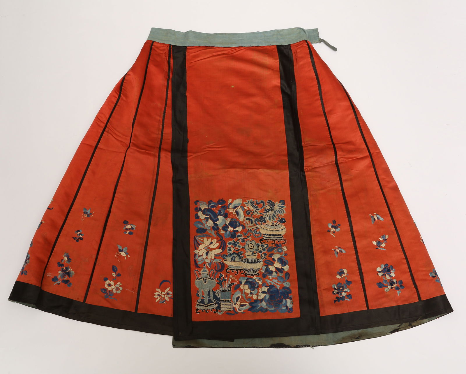 A EMBROIDERED FLOWER-AND-BIRD QINGGONG DESIGN SKIRT: Embroidered Flower-and-Bird Qinggong Design Skirt