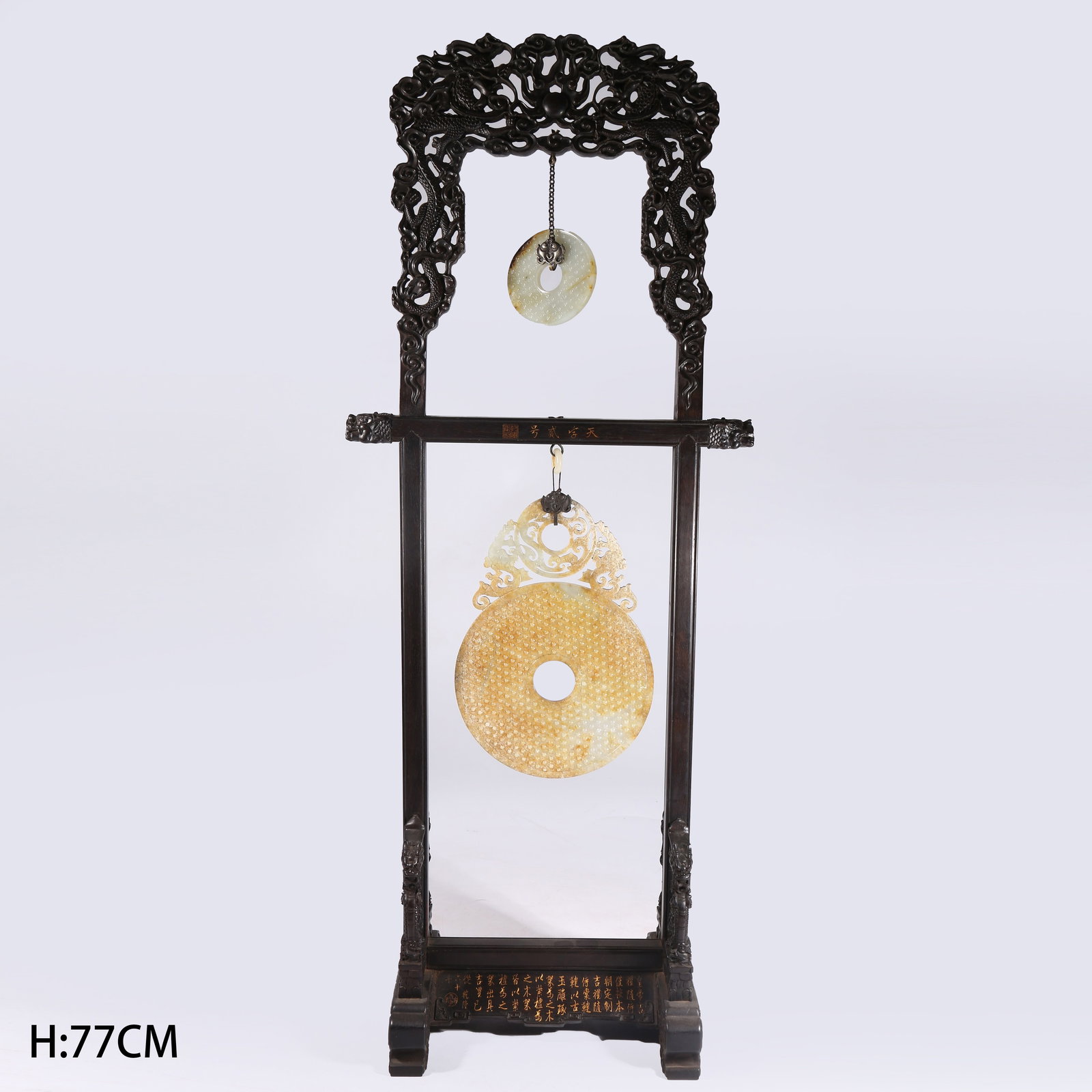 A ANCIENT JADE PENDANT SET: Ancient Jade Pendant Set