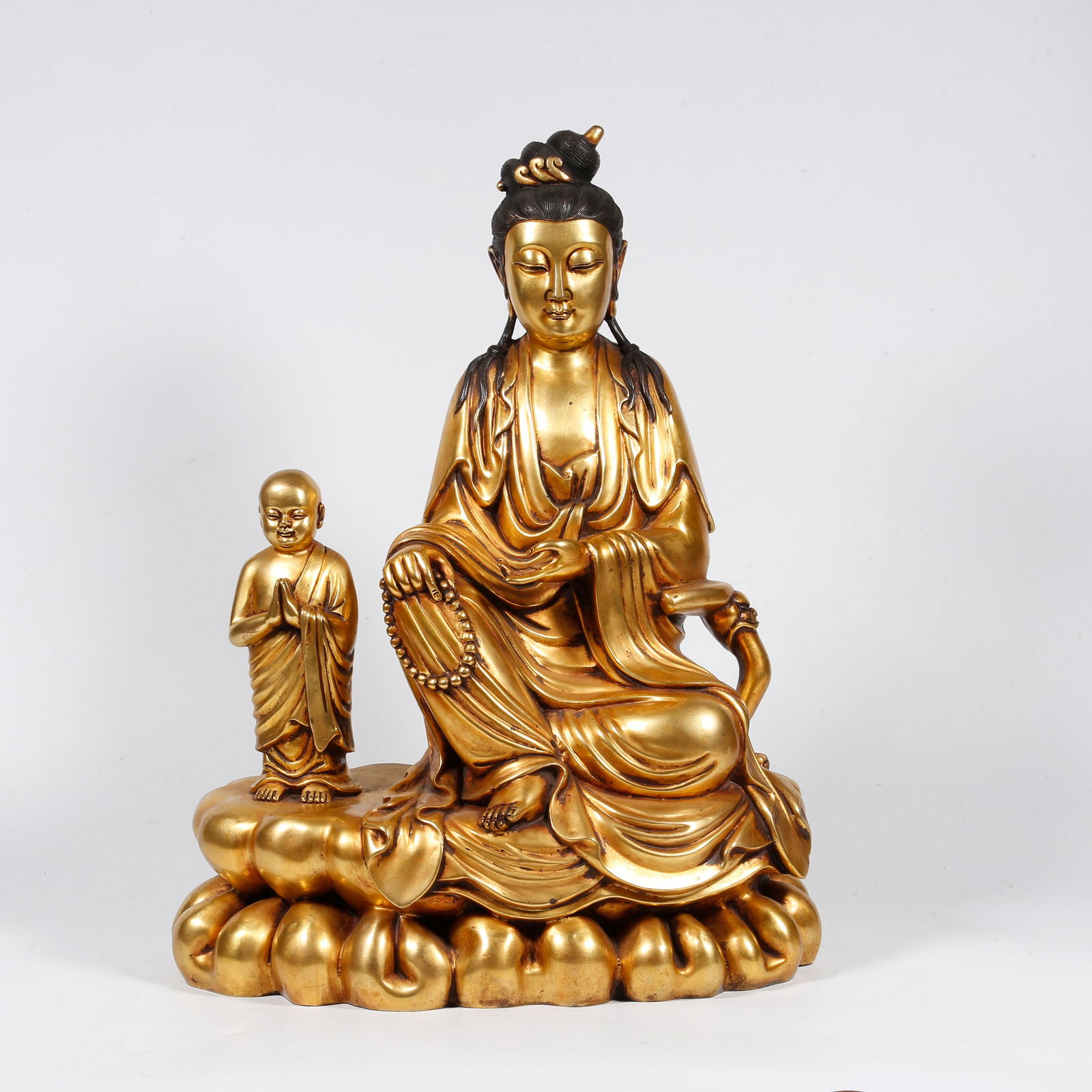 A GILT-BRONZE AVALOKITESHVARA STATUE: Gilt-bronze Avalokiteshvara statue