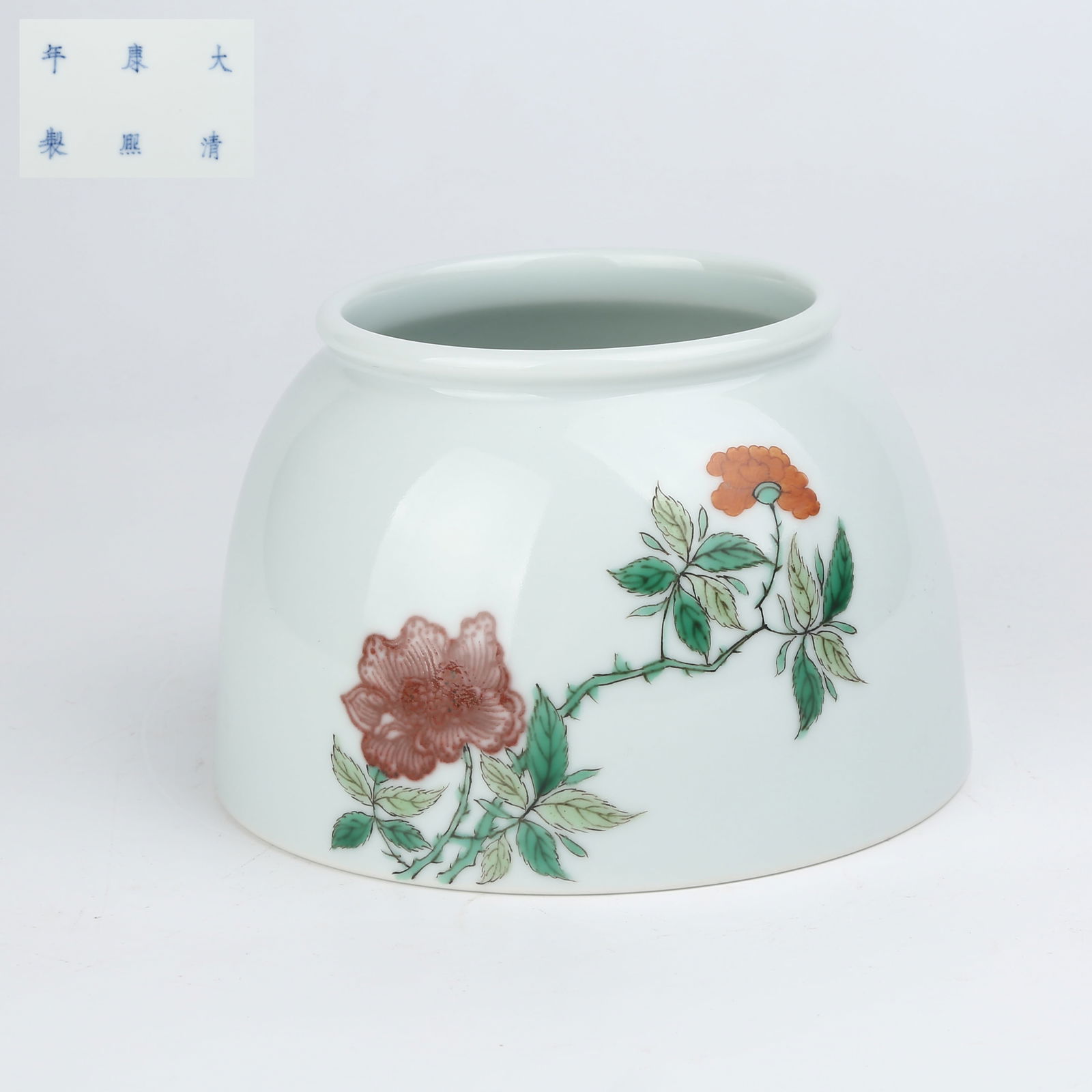 A WUCAI HORSE-HOOF SHAPED ZUN WITH FLORAL PATTERN: Wucai horse-hoof shaped zun with floral pattern