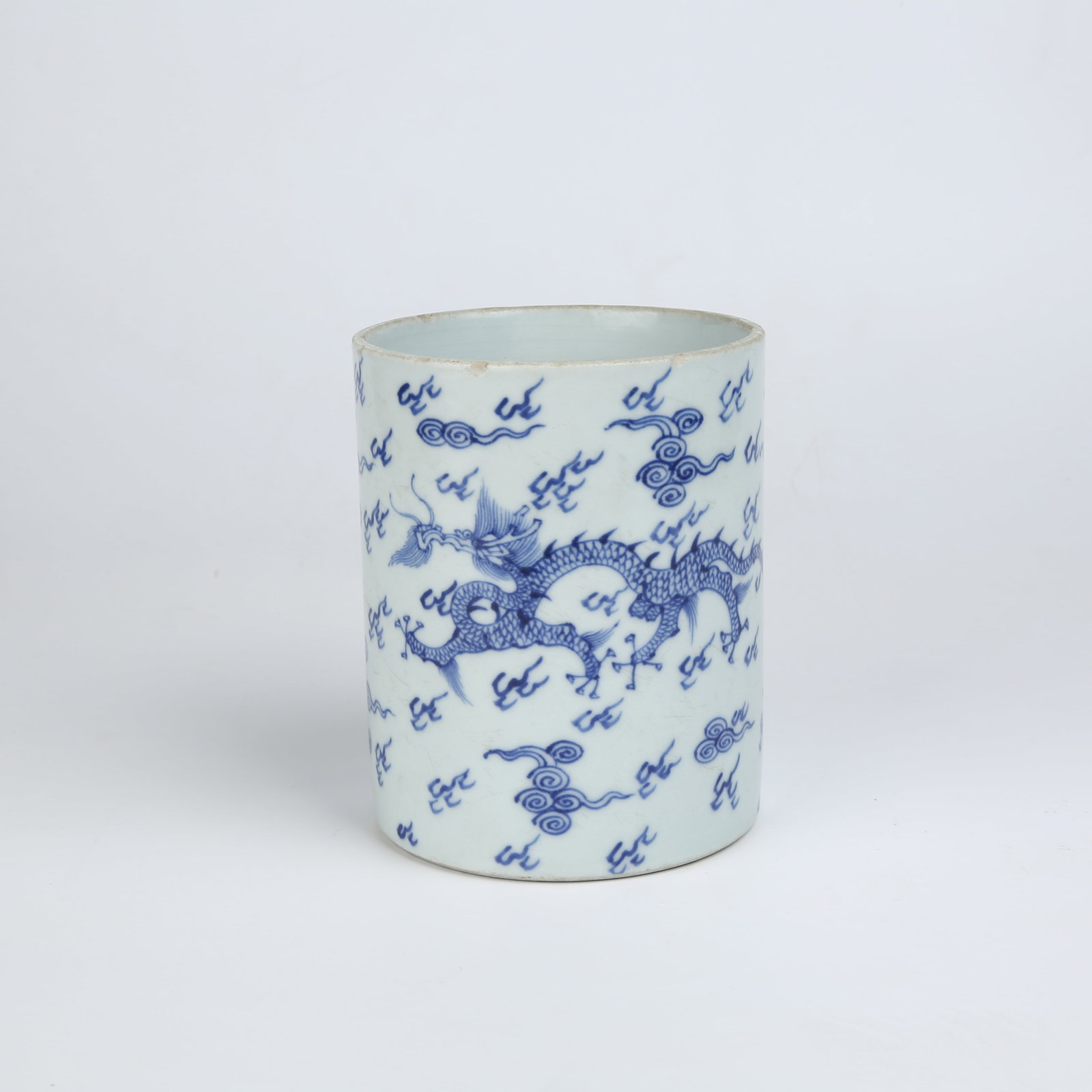 A BLUE AND WHITE BRUSH POT WITH DRAGON AND PHOENIX DESIGN (1 of 9)