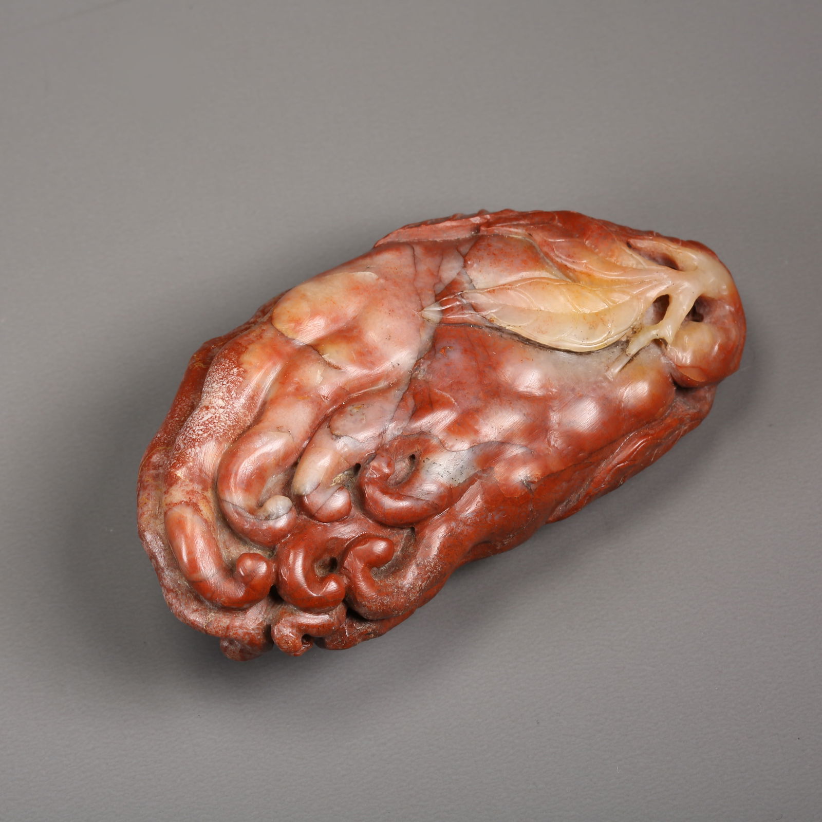 A SHOUSHAN STONE BUDDHA’S-HAND PENDANT (1 of 9)