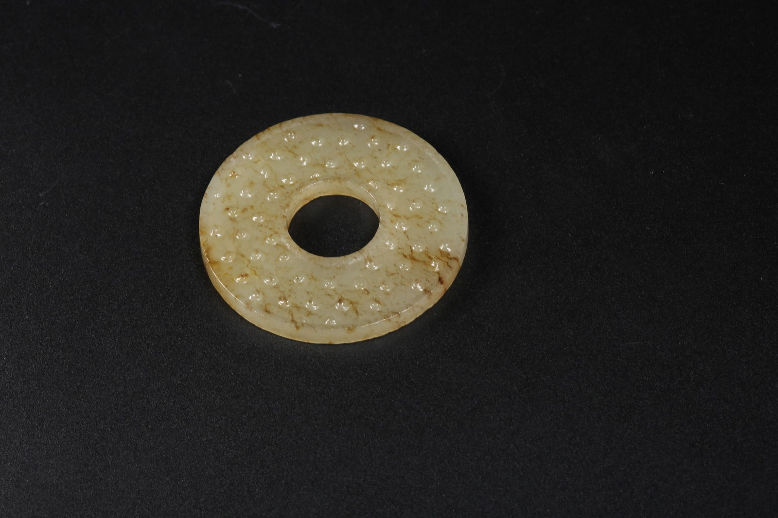 A HETIAN JADE DRUM-STUD PATTERNED RING - 6