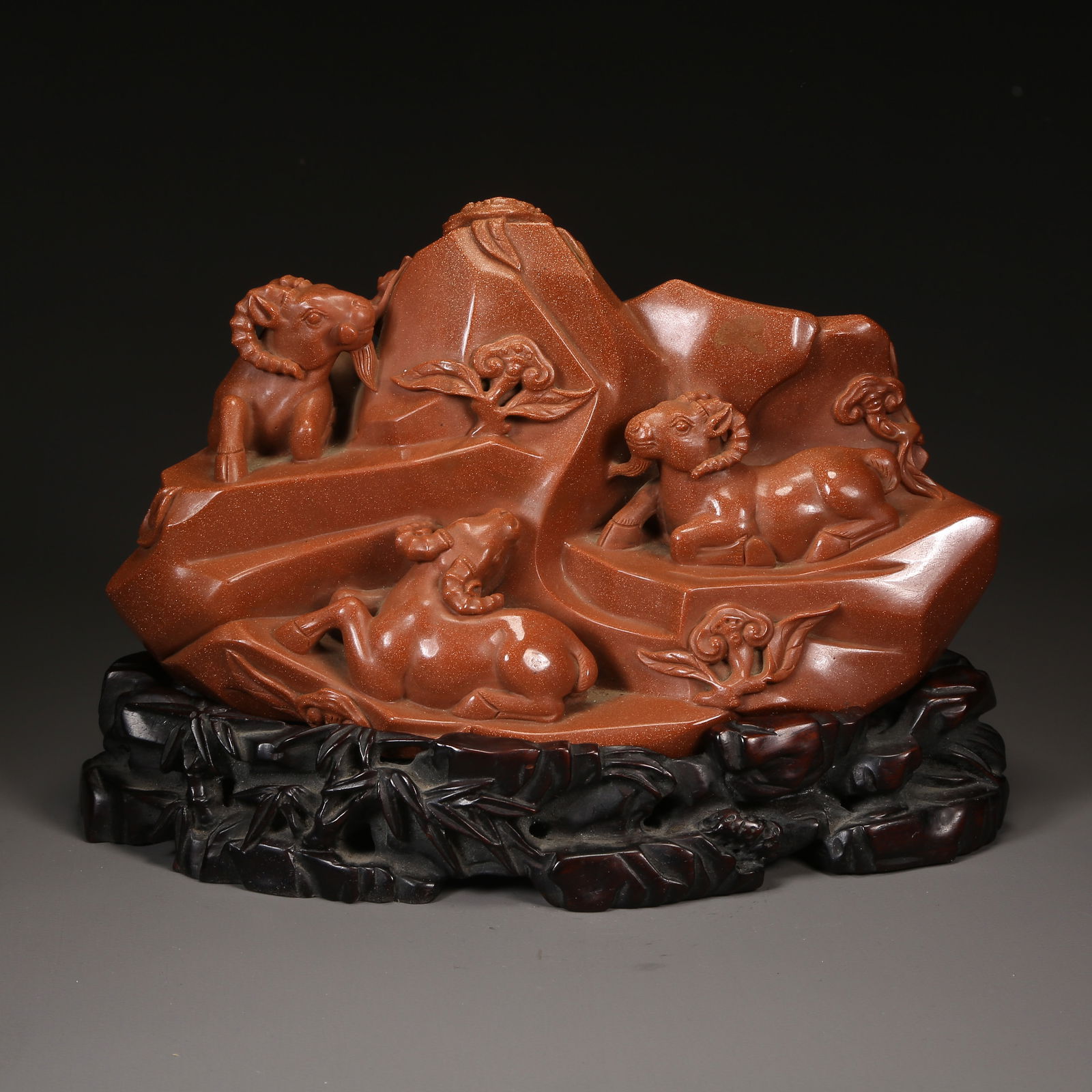 A GLASS "THREE RAMS BRINGING AUSPICIOUSNESS" MOUNTAIN-SHAPED ORNAMENT: Glass "Three Rams Bringing Auspiciousness" mountain-shaped ornament