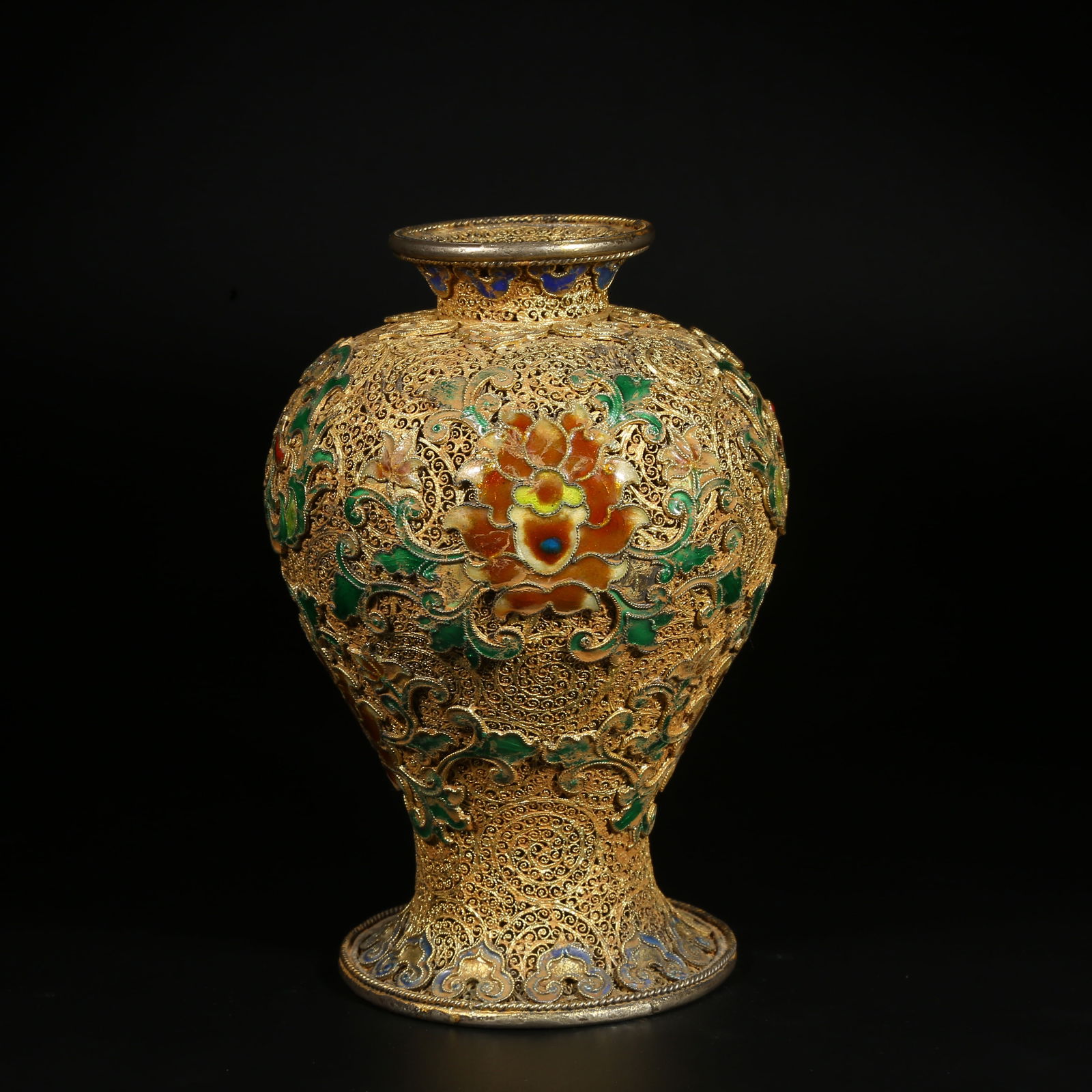A GILDED SILVER FILIGREE CLOISONNÉ PLUM VASE, FLORAL PATTERN (1 of 9)