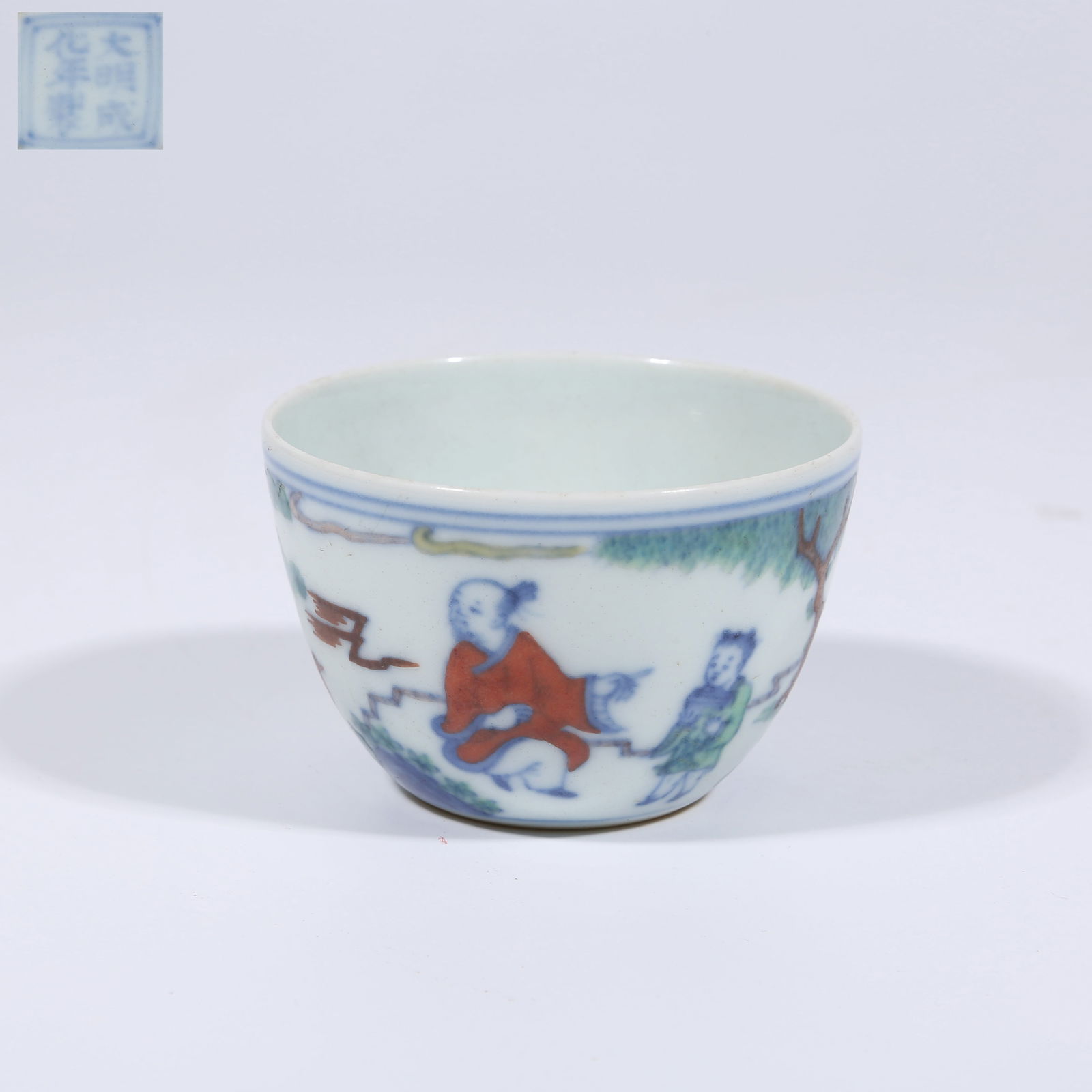 A DOUCAI CUP WITH "VISITING FRIENDS" SCENE AND SPLAYED FEET (1 of 9)