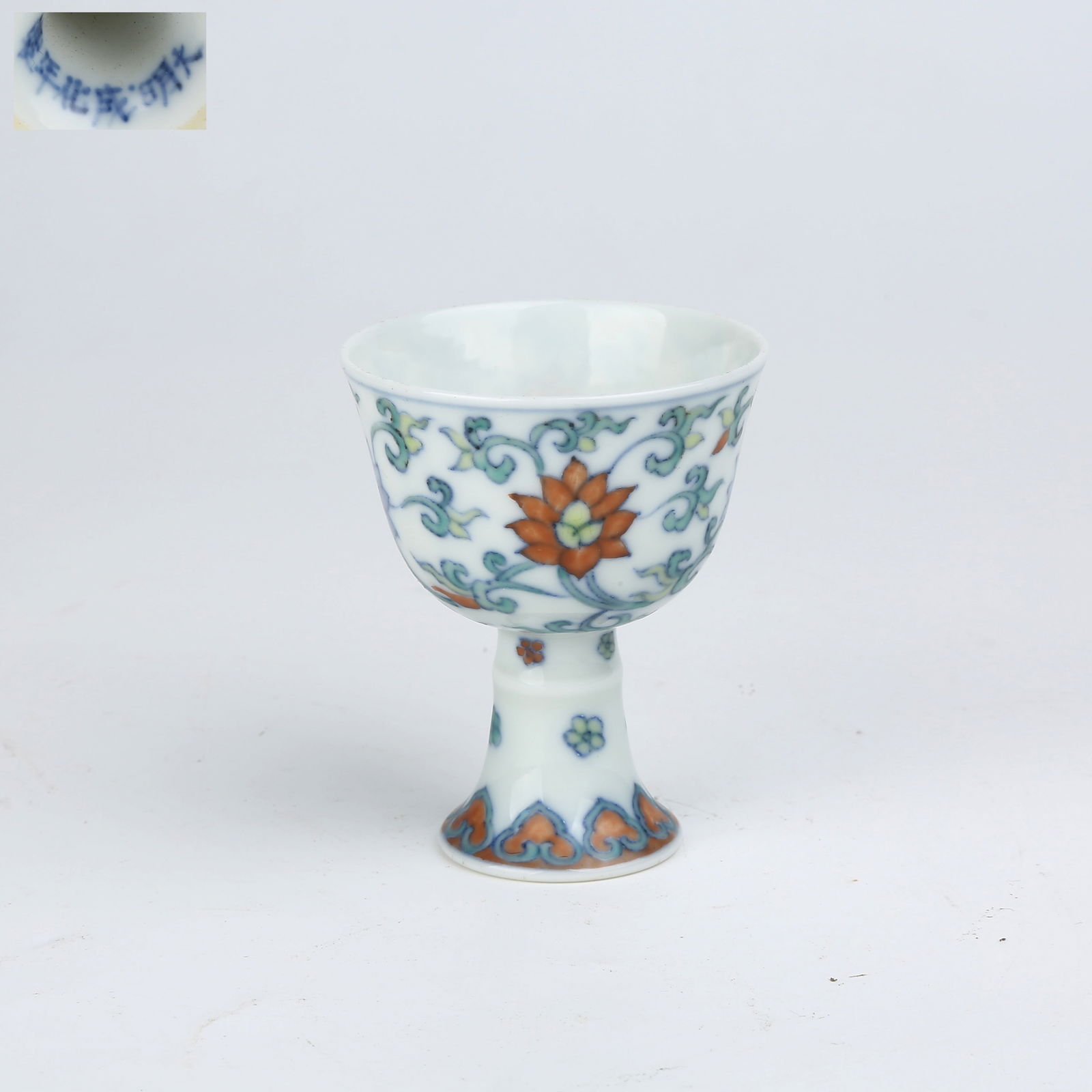 A DOUCAI HIGH-FOOTED CUP WITH ENTWINED LOTUS PATTERN (1 of 9)