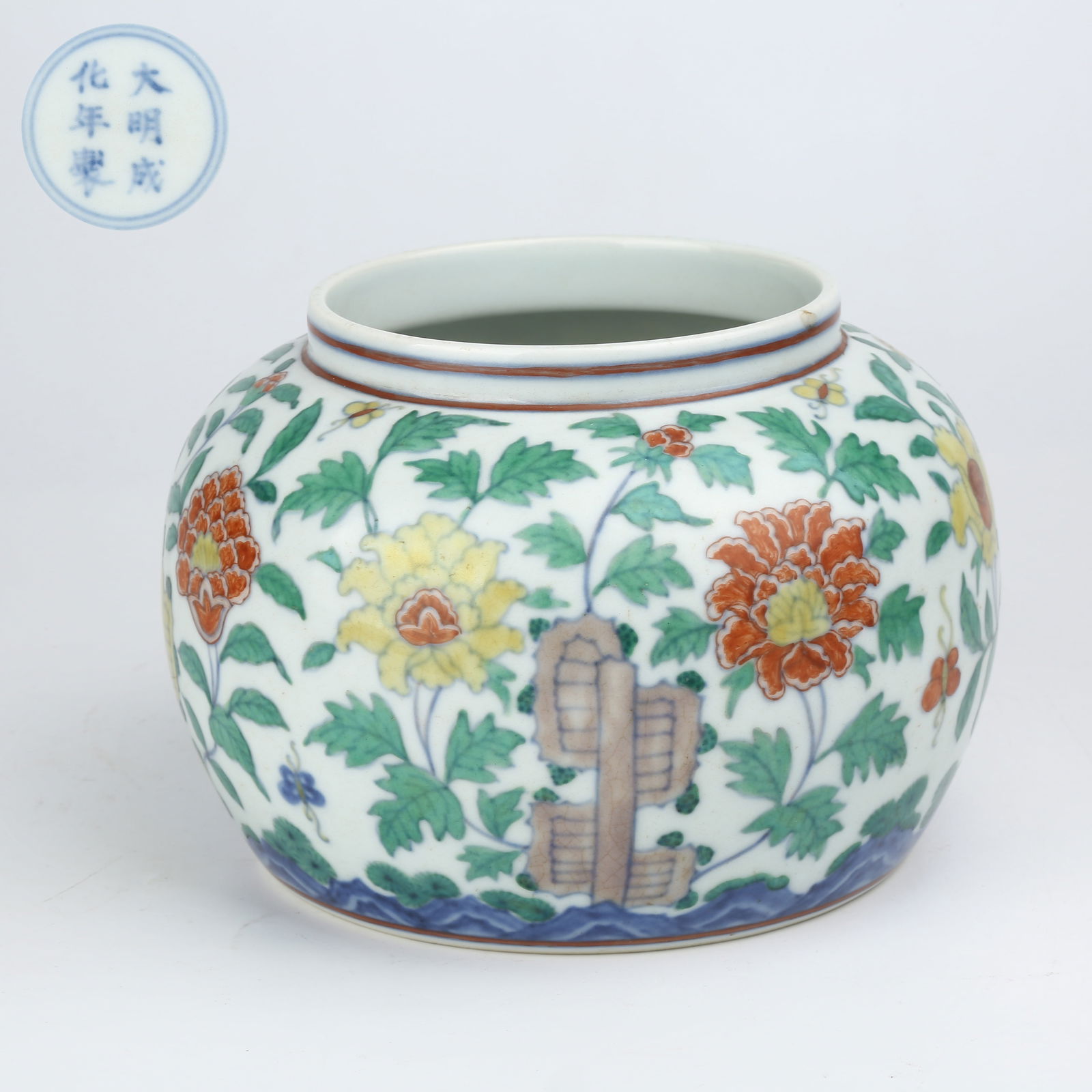 A DOUCAI "DONGSHI" FLORAL PATTERN JAR (1 of 8)