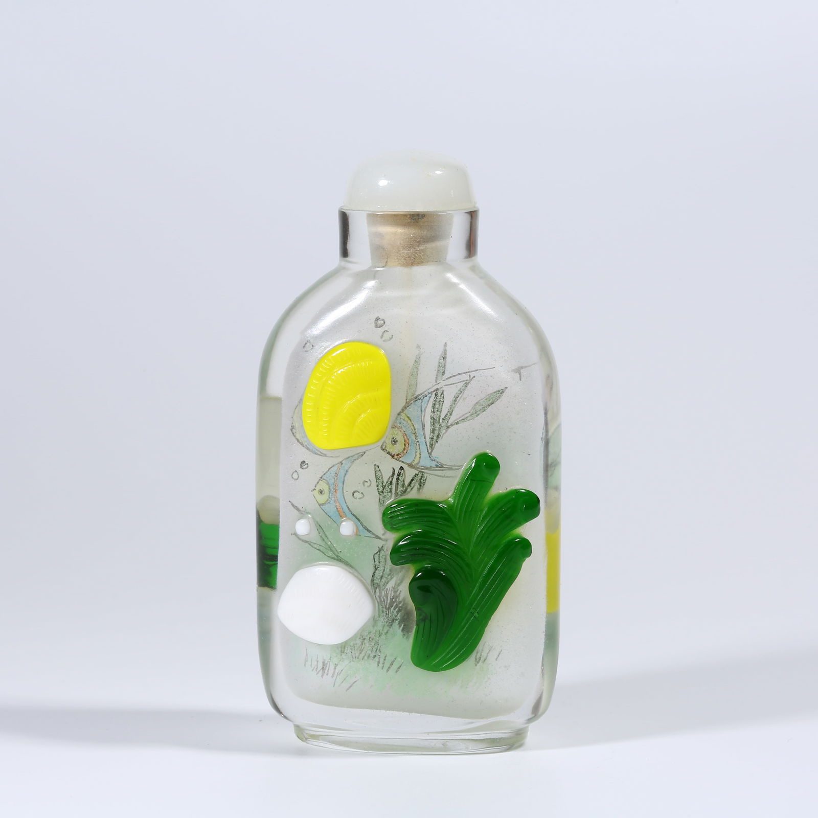 A OVERLAY GLASS SNUFF BOTTLE WITH "LOTUS POND SERENITY" DESIGN (1 of 9)