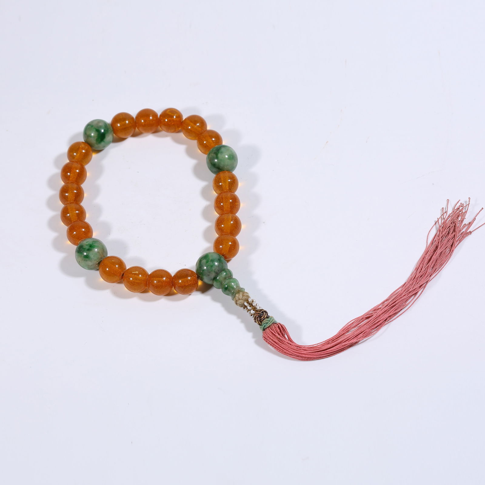 A AMBER HAND-HELD RUYI SCEPTER (1 of 11)