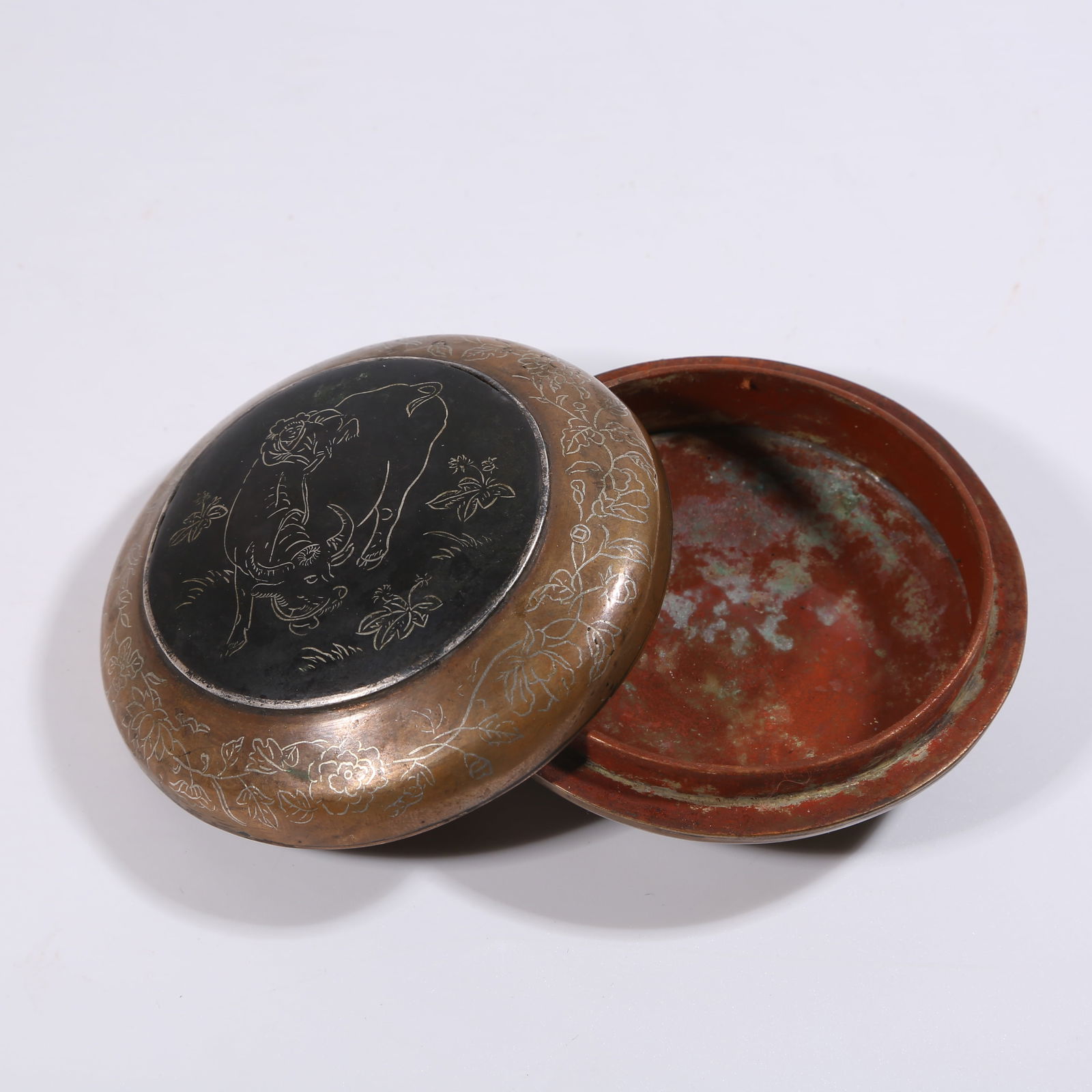 A BLACK BRONZE WITH SILVER INLAY POWDER BOX DEPICTING OX-HERDING (1 of 10)