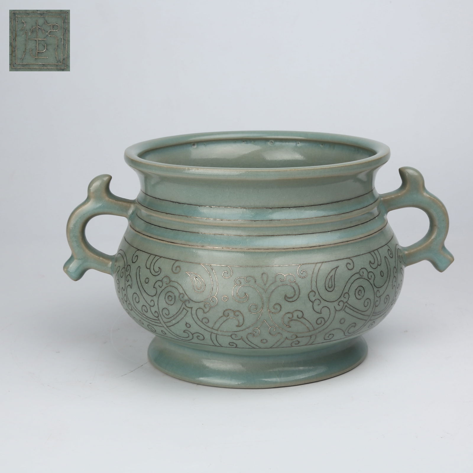 A RU KILN SILVER-INLAID BEAST-FACE PATTERN GUI-SHAPED CENSER: Ru kiln silver-inlaid beast-face pattern gui-shaped censer