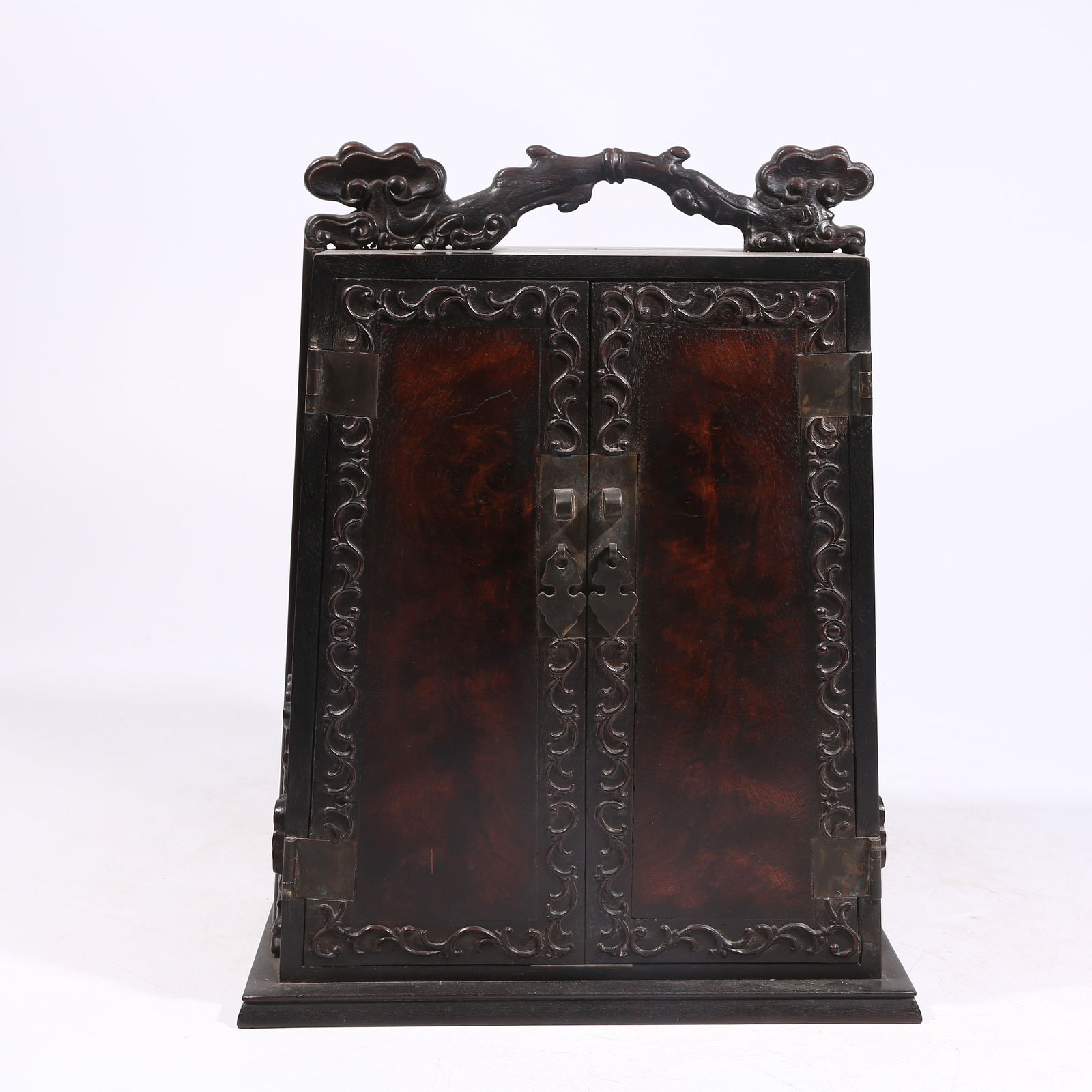 A ZITAN WOOD SMALL CARRYING BOX INLAID WITH BURLWOOD (1 of 9)