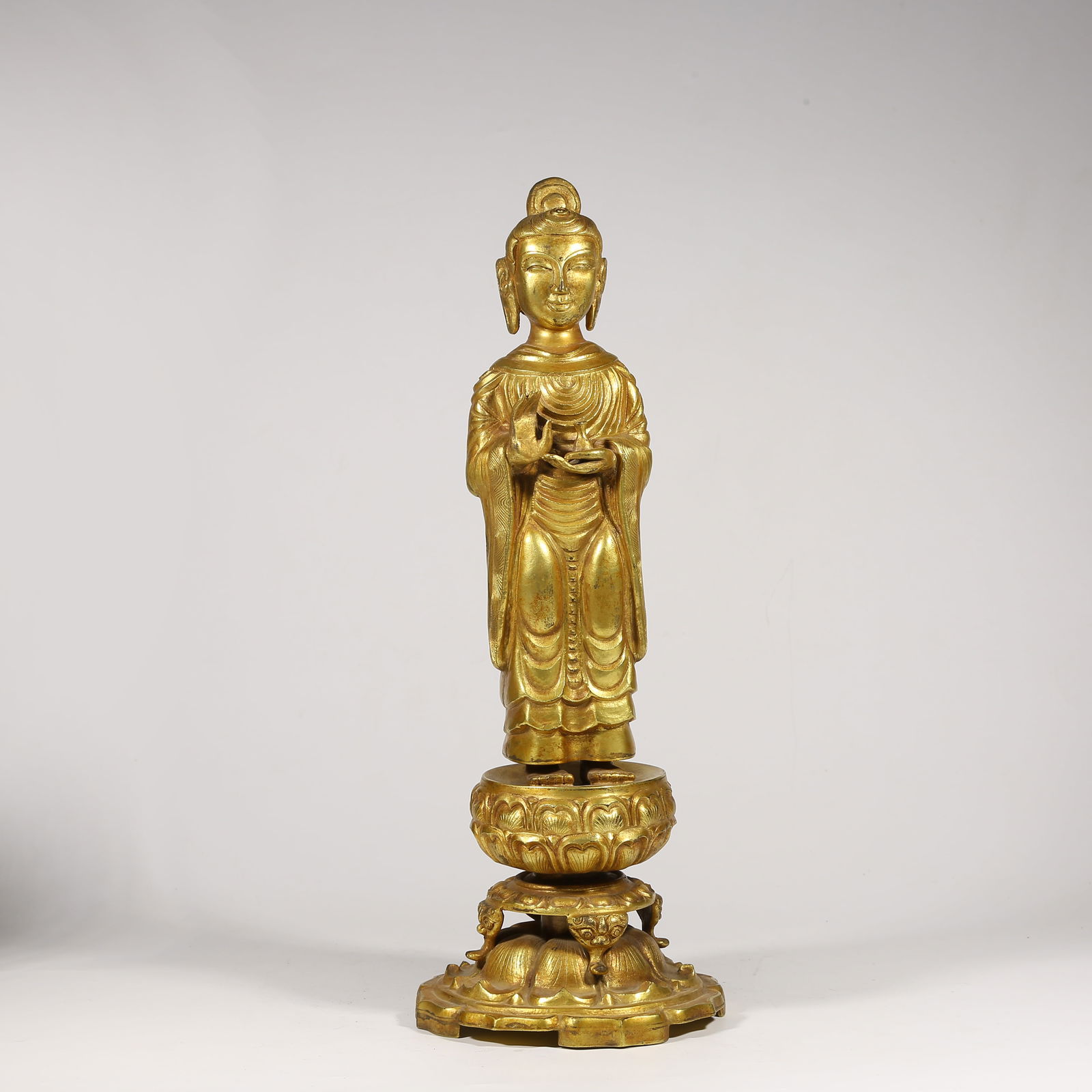 A GILDED BRONZE SHAKYAMUNI BUDDHA STATUE (1 of 8)