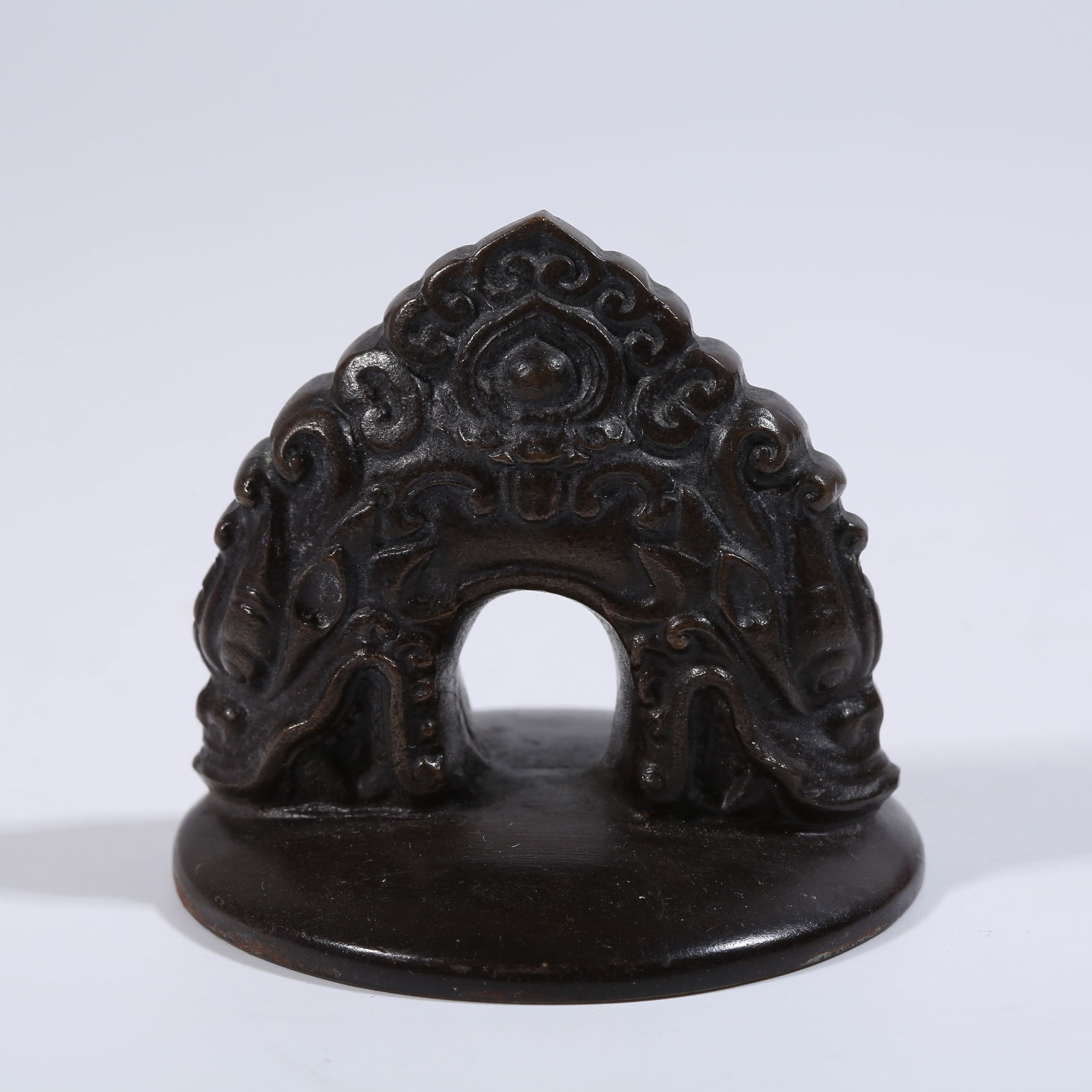 A BRONZE SEAL WITH INTERTWINED DRAGON KNOB (1 of 8)