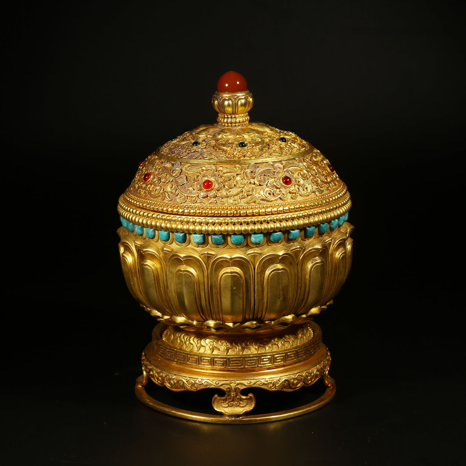 A GILDED BRONZE GEM-INLAID COVERED BOWL WITH FLORAL PATTERN (1 of 8)