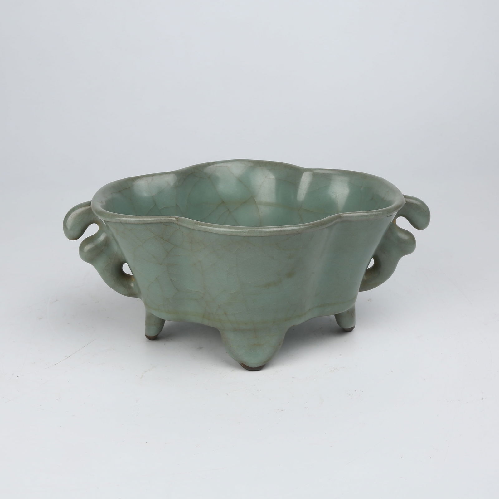 A GUAN KILN BEGONIA-SHAPED BASIN (1 of 9)