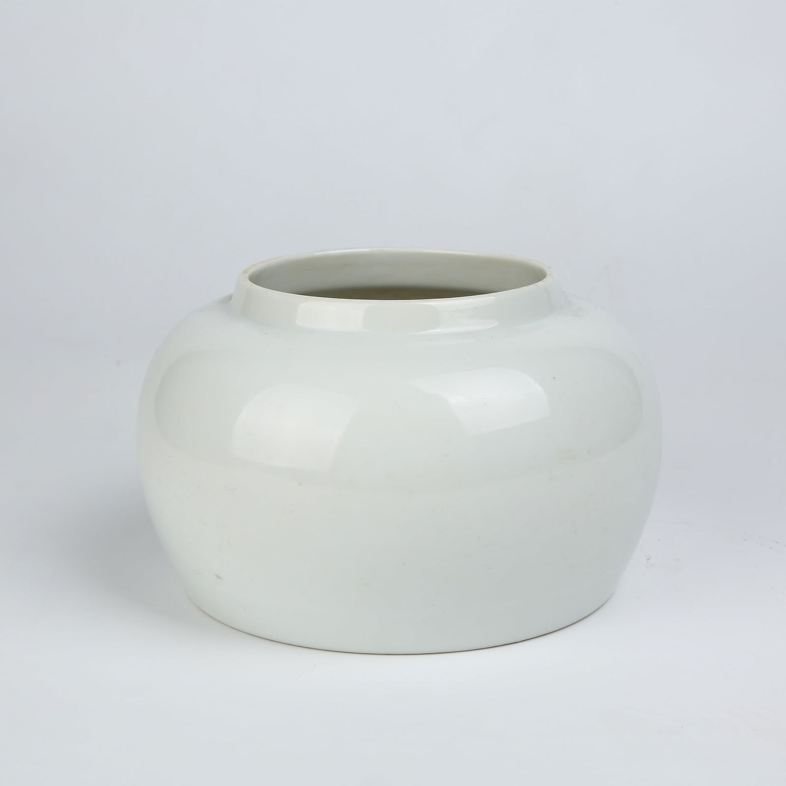 A WHITE-GLAZED JAR (1 of 9)
