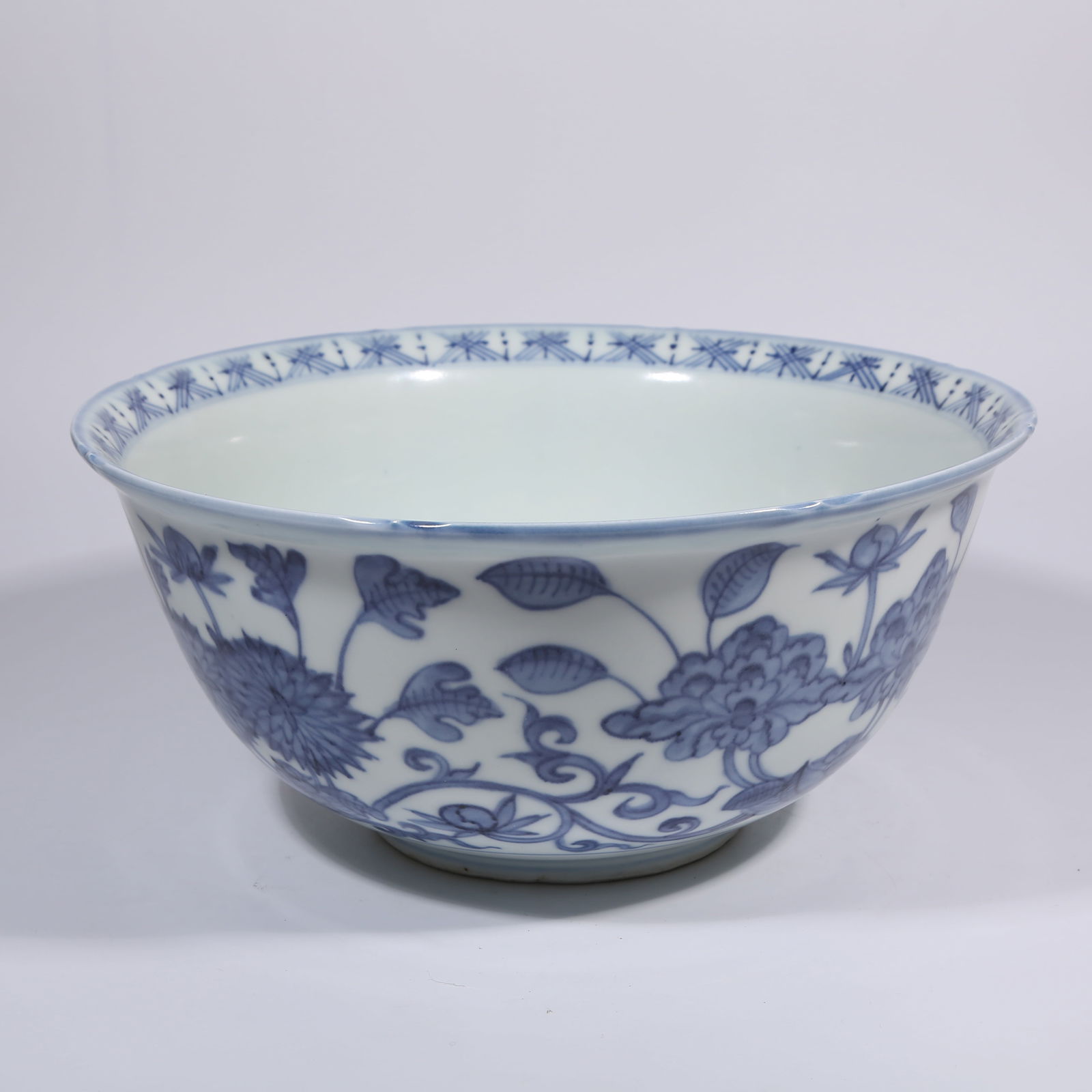 A LARGE BLUE-AND-WHITE BOWL WITH INTERLACED LOTUS MOTIFS (1 of 10)