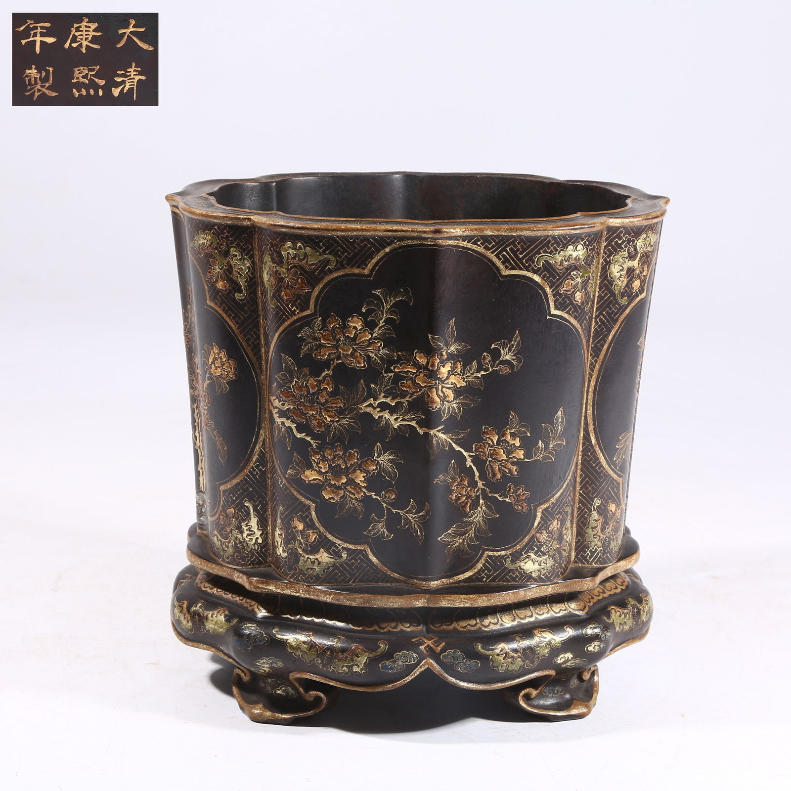 A ZITAN WOOD BRUSH POT WITH GILT FLORAL PATTERN (1 of 9)