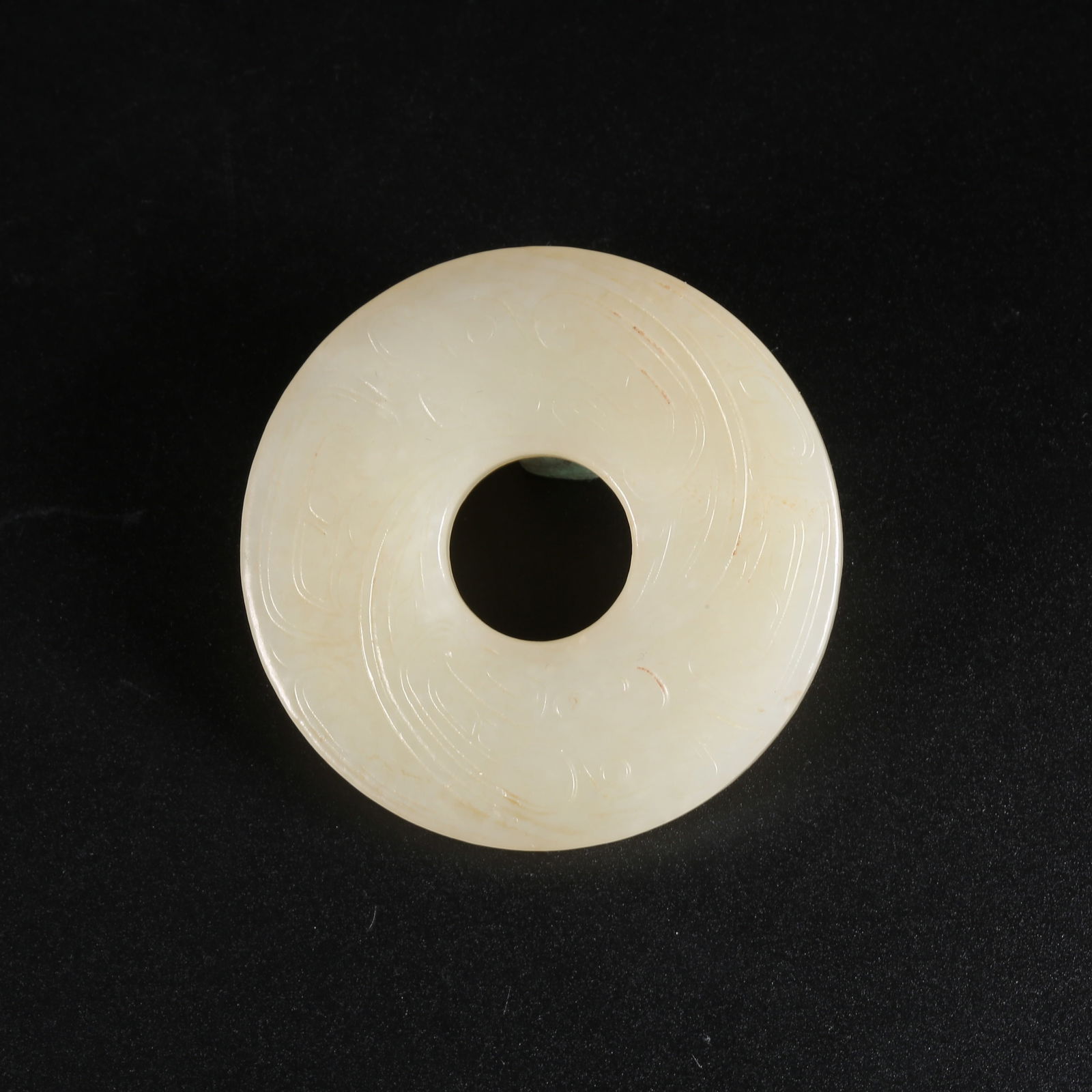 A HETIAN JADE DRAGON-PATTERNED RING (1 of 10)