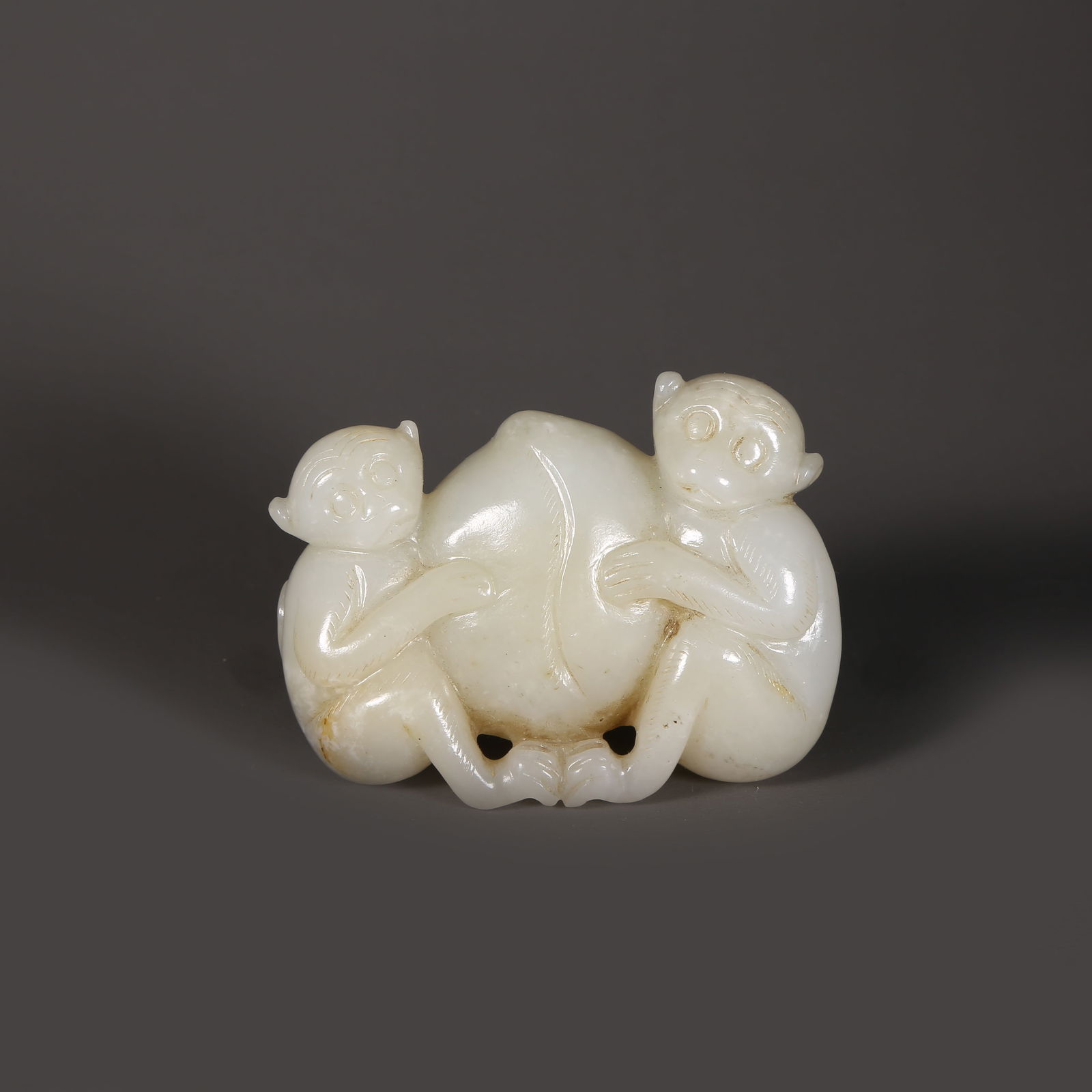 A HETIAN JADE AUSPICIOUS MONKEY OFFERING LONGEVITY ORNAMENT (1 of 8)