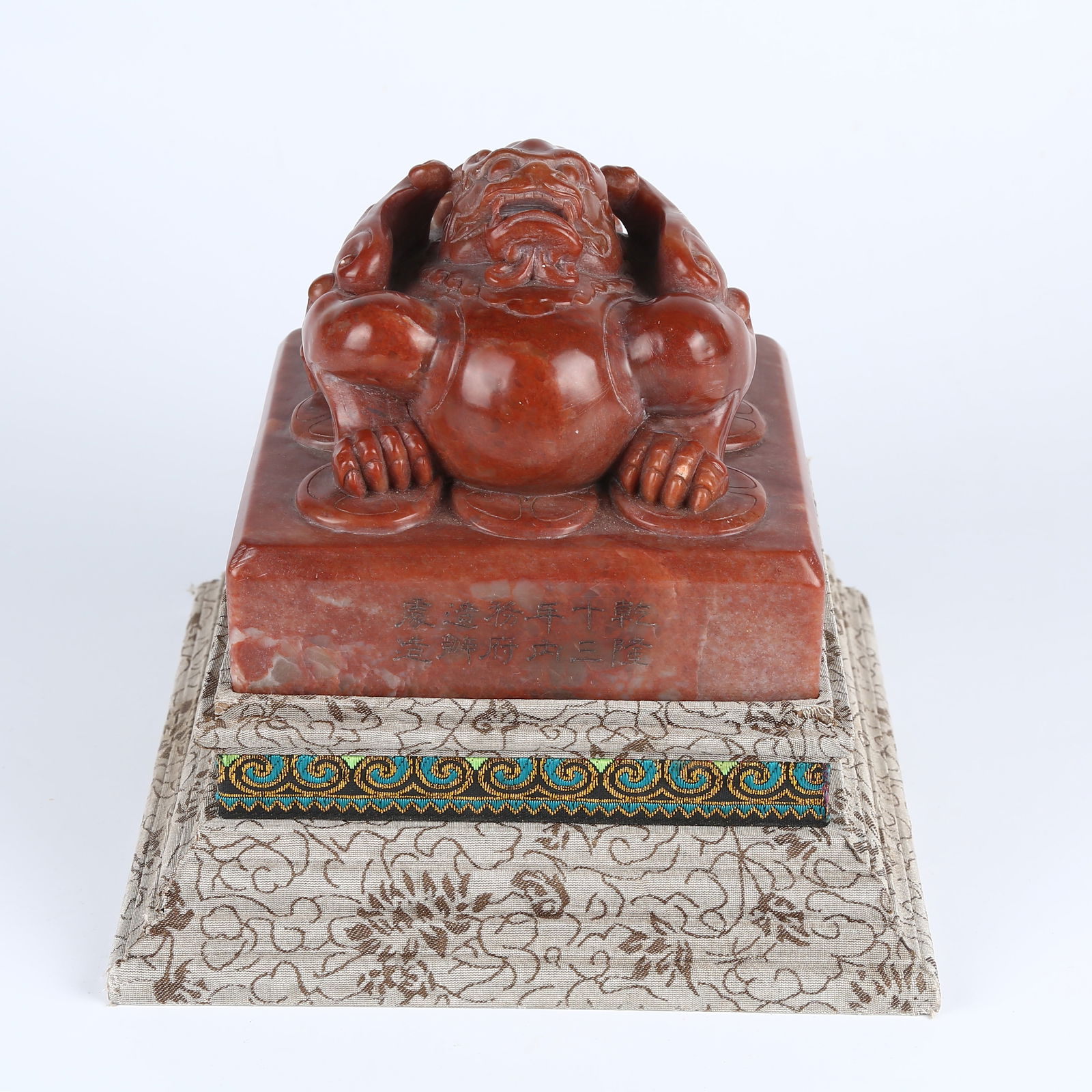A SHOUSHAN STONE CARVED AUSPICIOUS BEAST KNOB SEAL: Shoushan Stone Carved Auspicious Beast Knob Seal