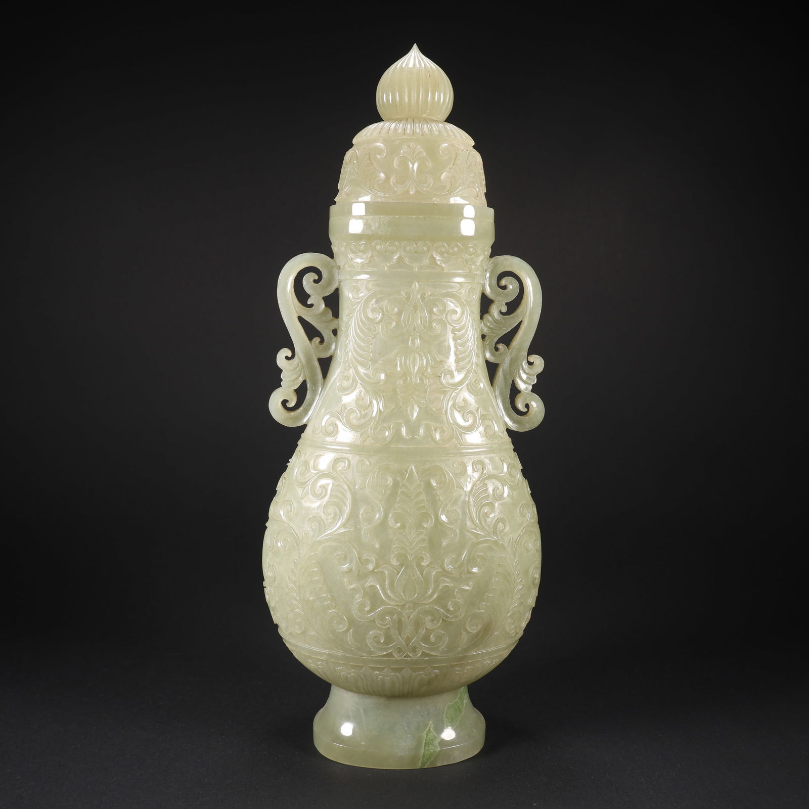 A HETIAN JADE FLORAL VASE: Hetian Jade Floral Vase