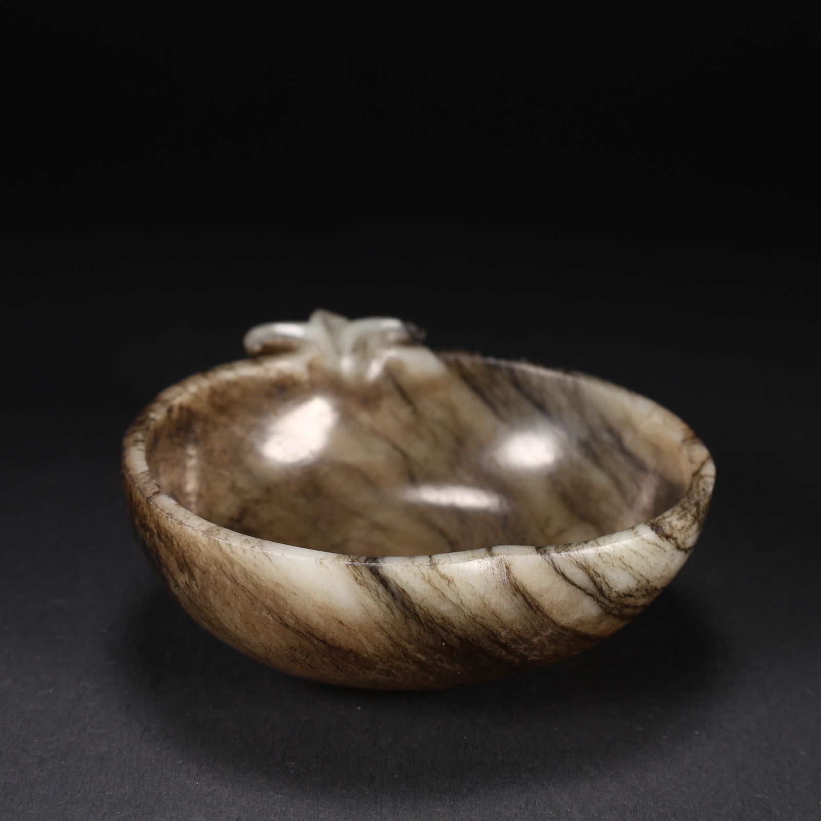 A HETIAN JADE CLOUD-PATTERNED CUP - 2