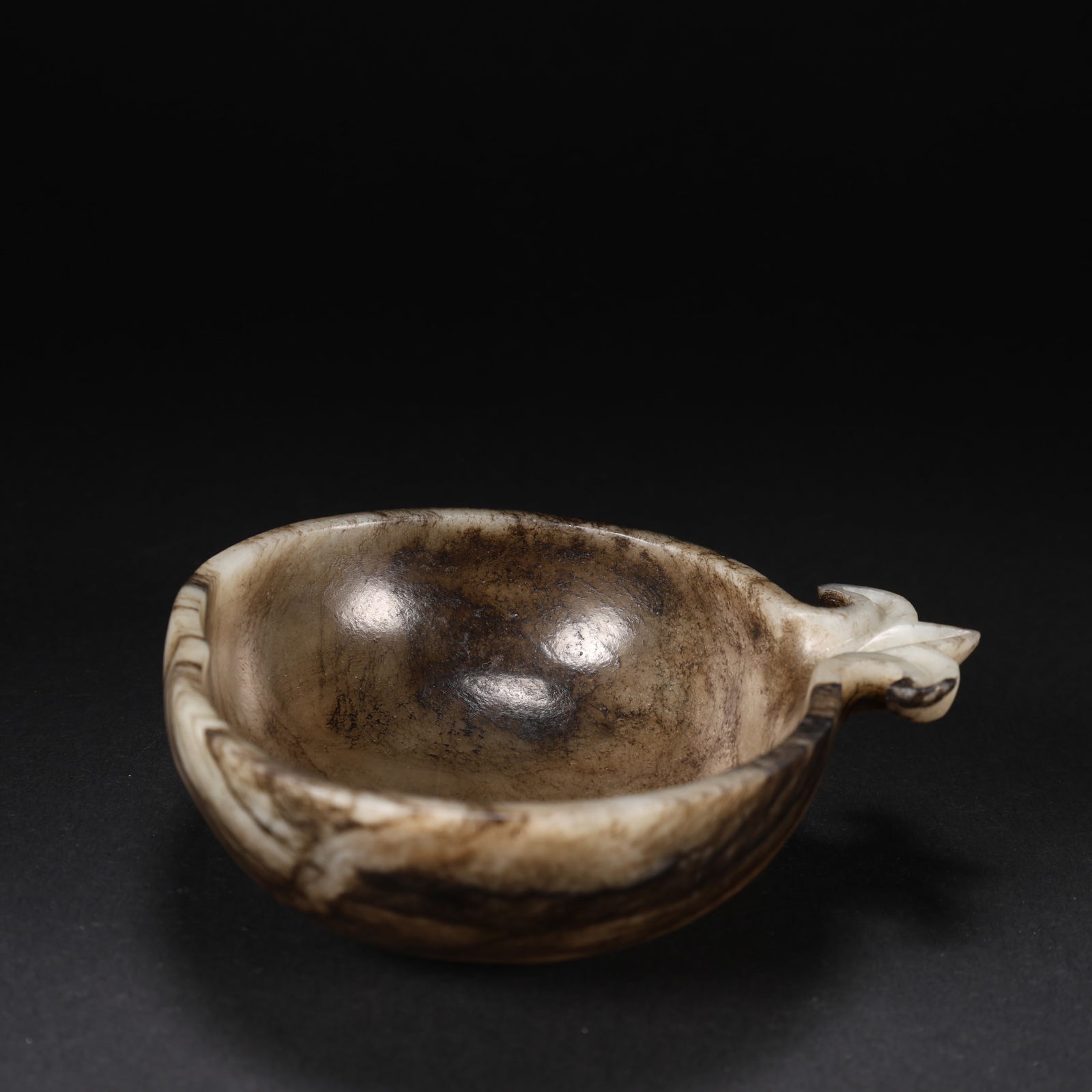A HETIAN JADE CLOUD-PATTERNED CUP - 4